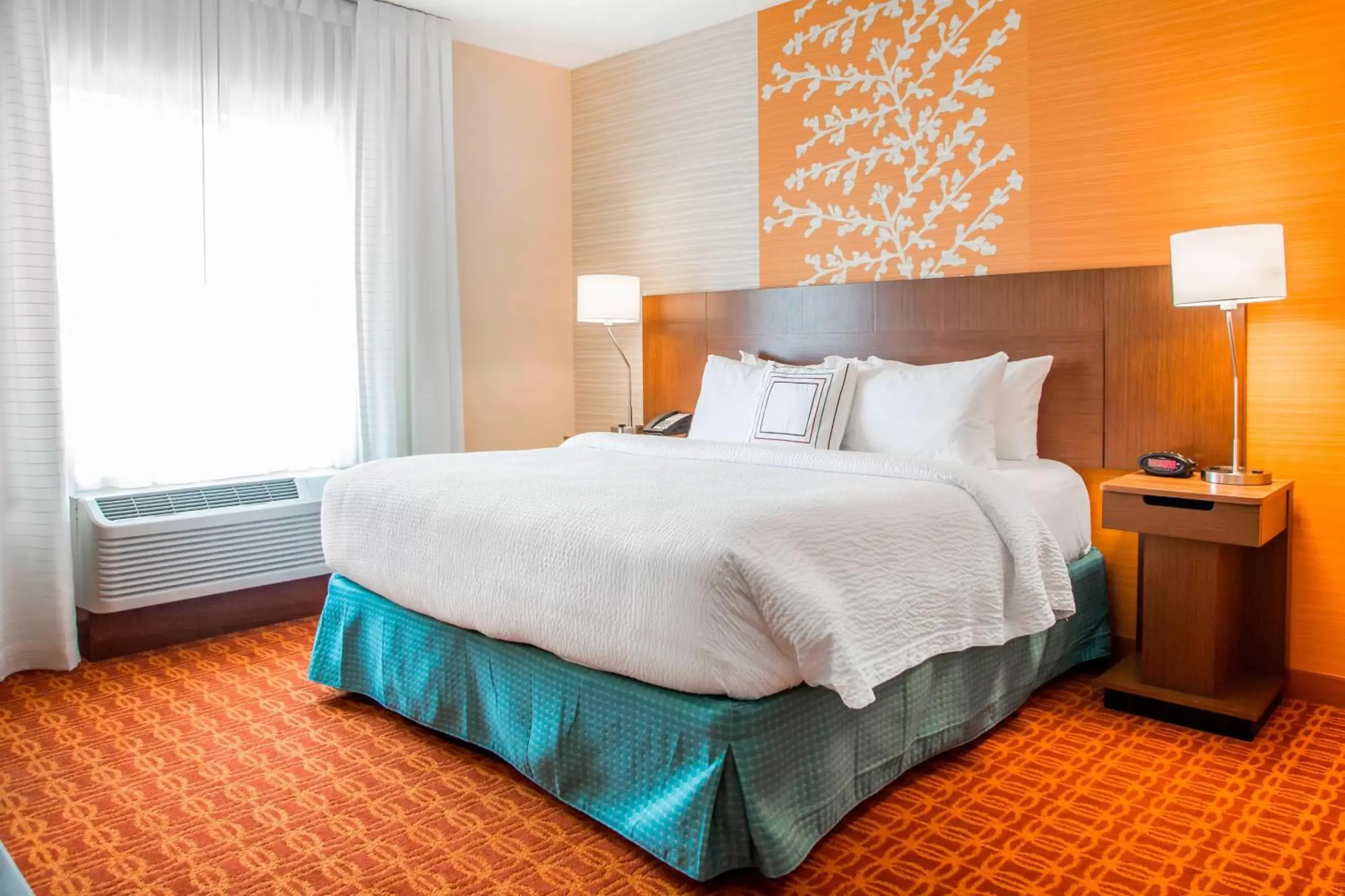 Photo of the whole room, Bed in Fairfield Inn & Suites by Marriott Waterloo Cedar Falls