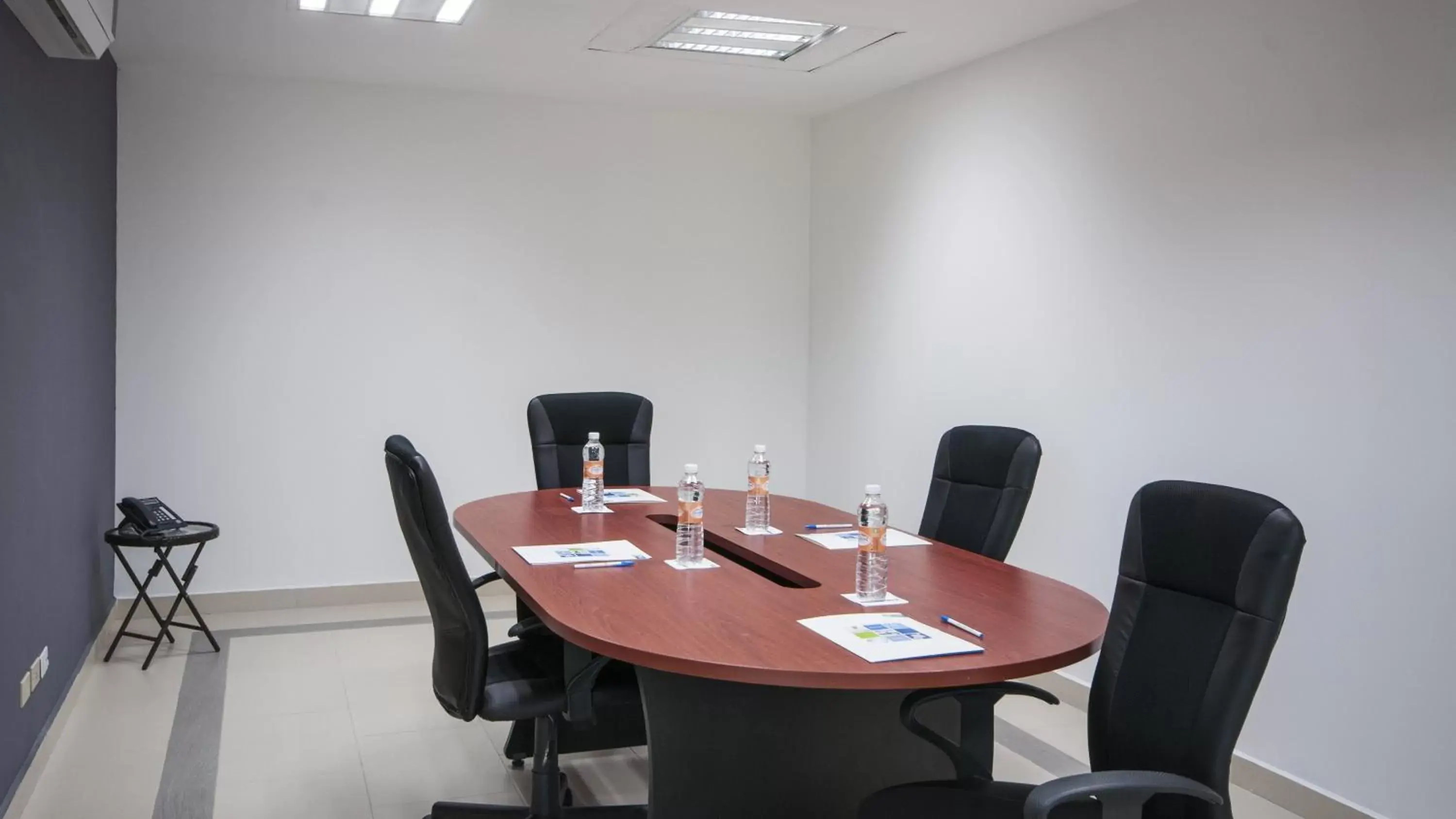 Meeting/conference room in Holiday Inn Express Cabo San Lucas, an IHG Hotel