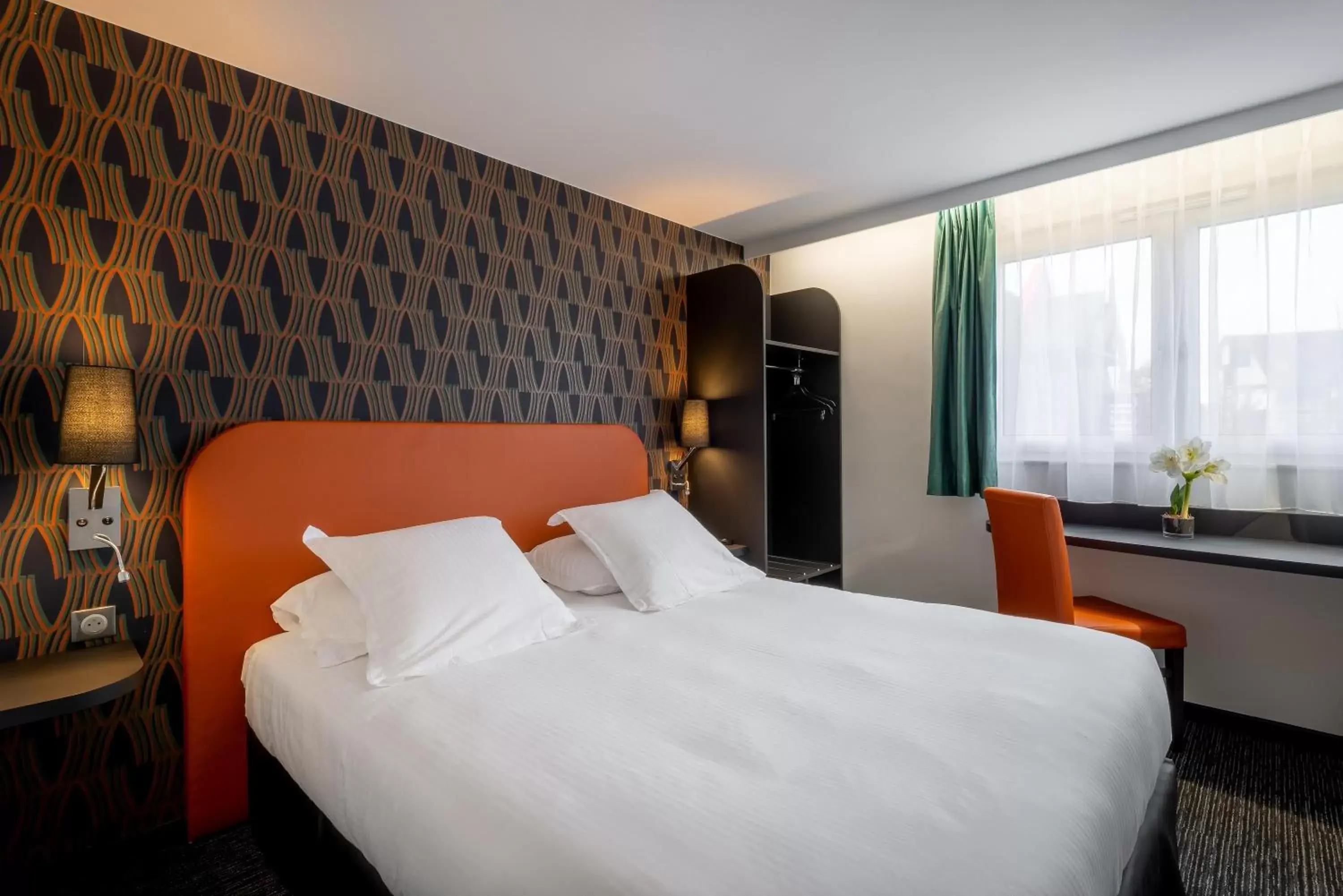 Photo of the whole room, Bed in Zenith Hotel Caen