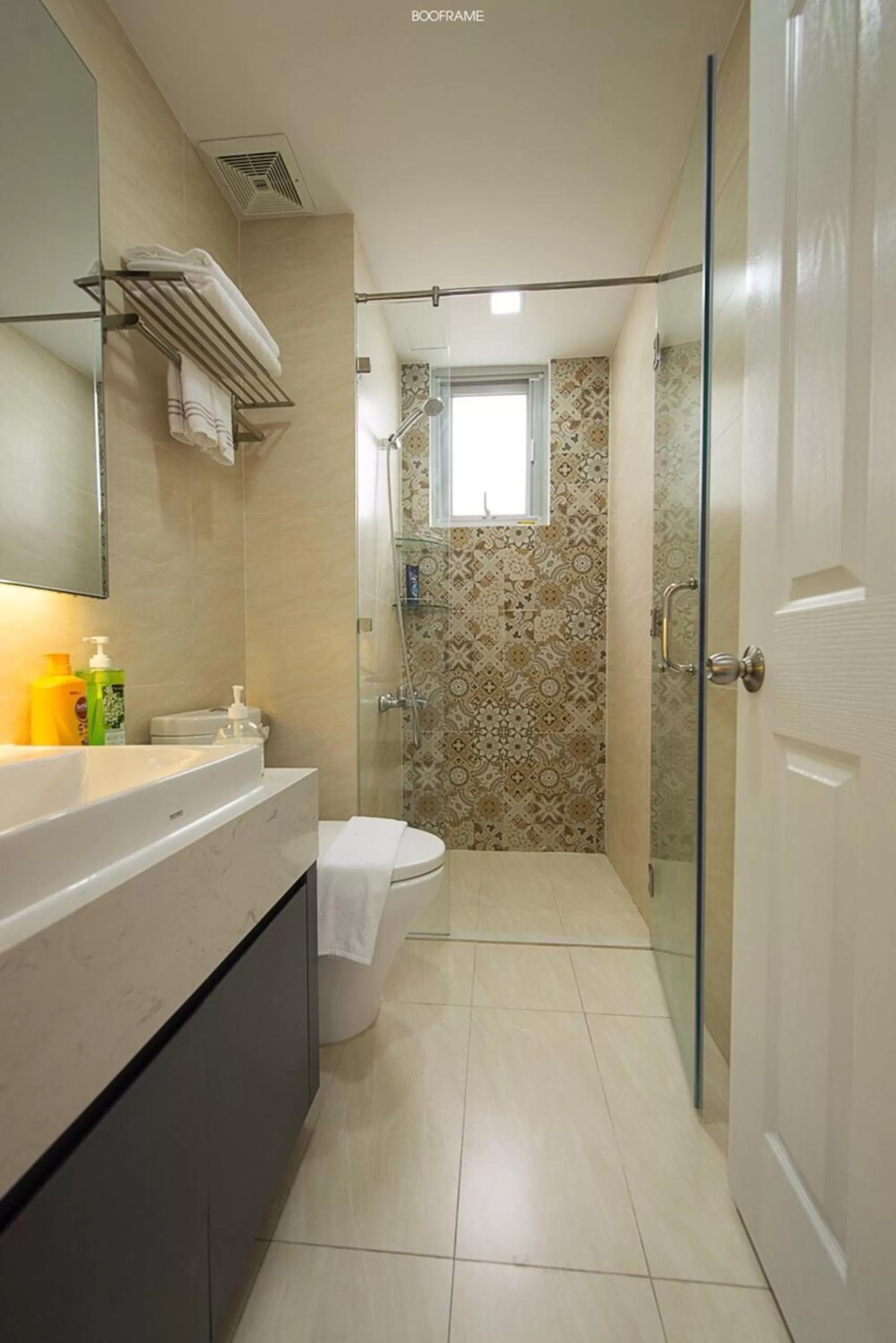 Shower in Scenic Valley Suite