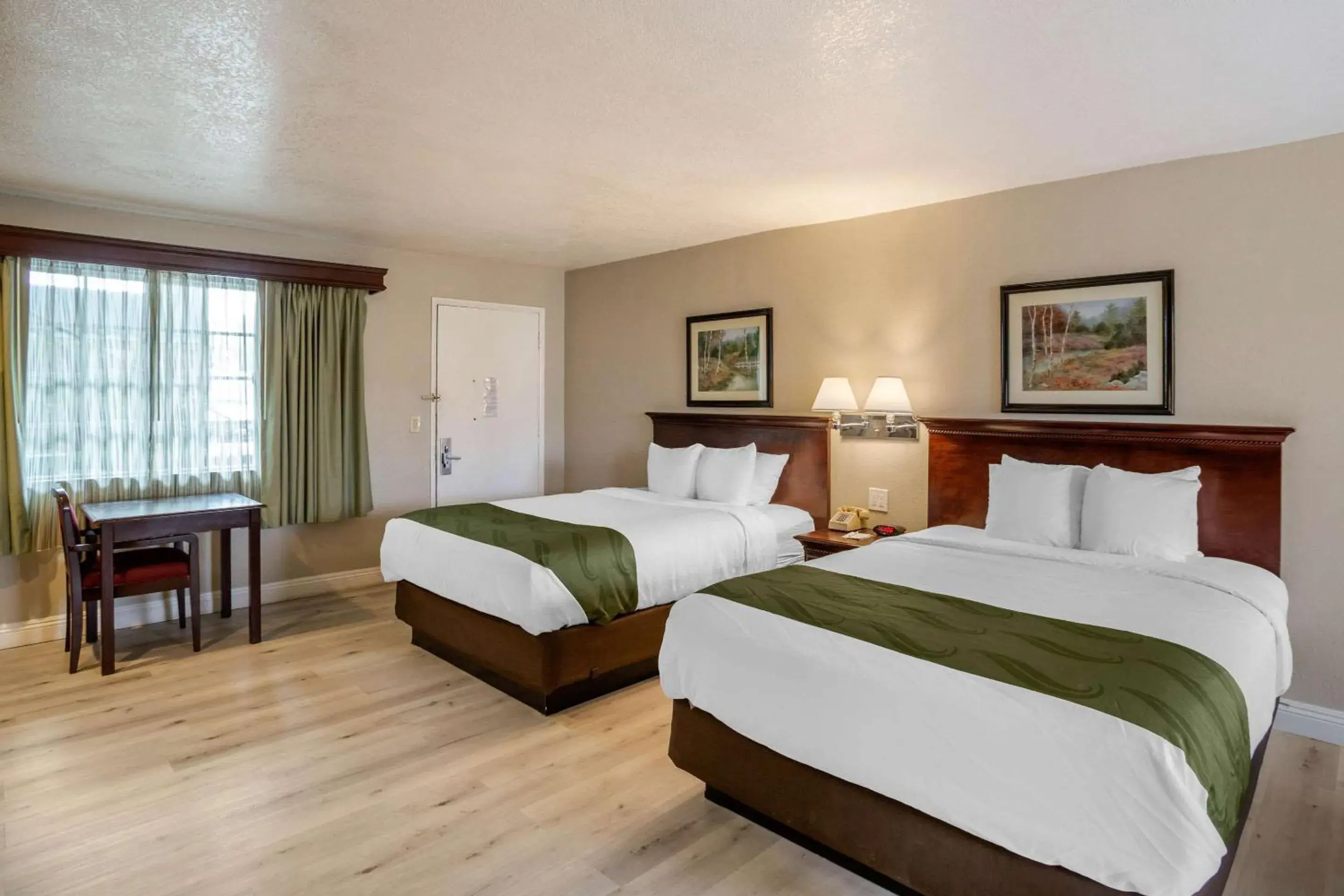 Photo of the whole room, Bed in Quality Inn & Suites El Cajon San Diego East