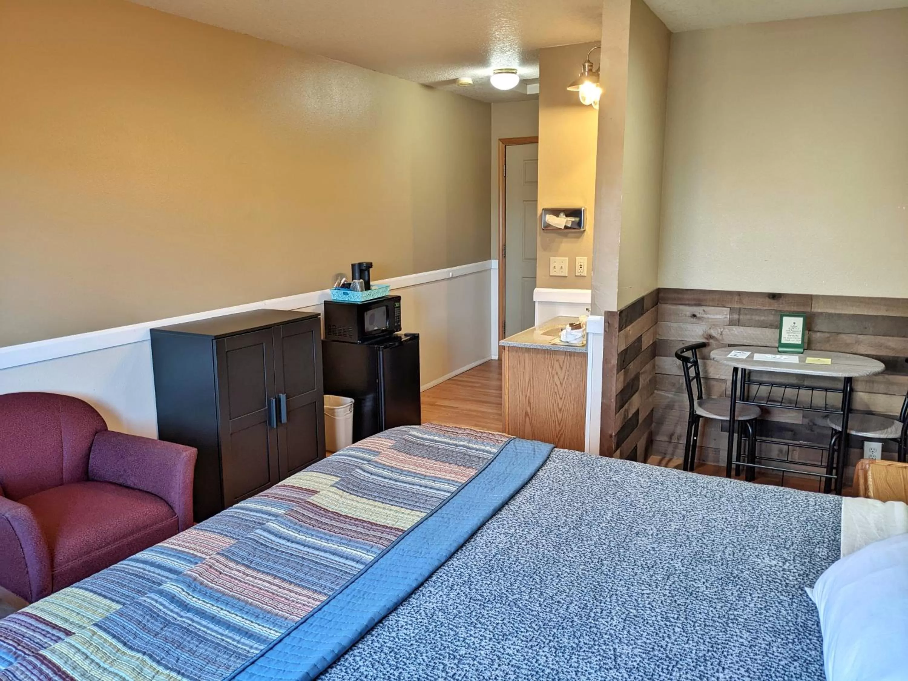 Bed in Hillcrest Inn