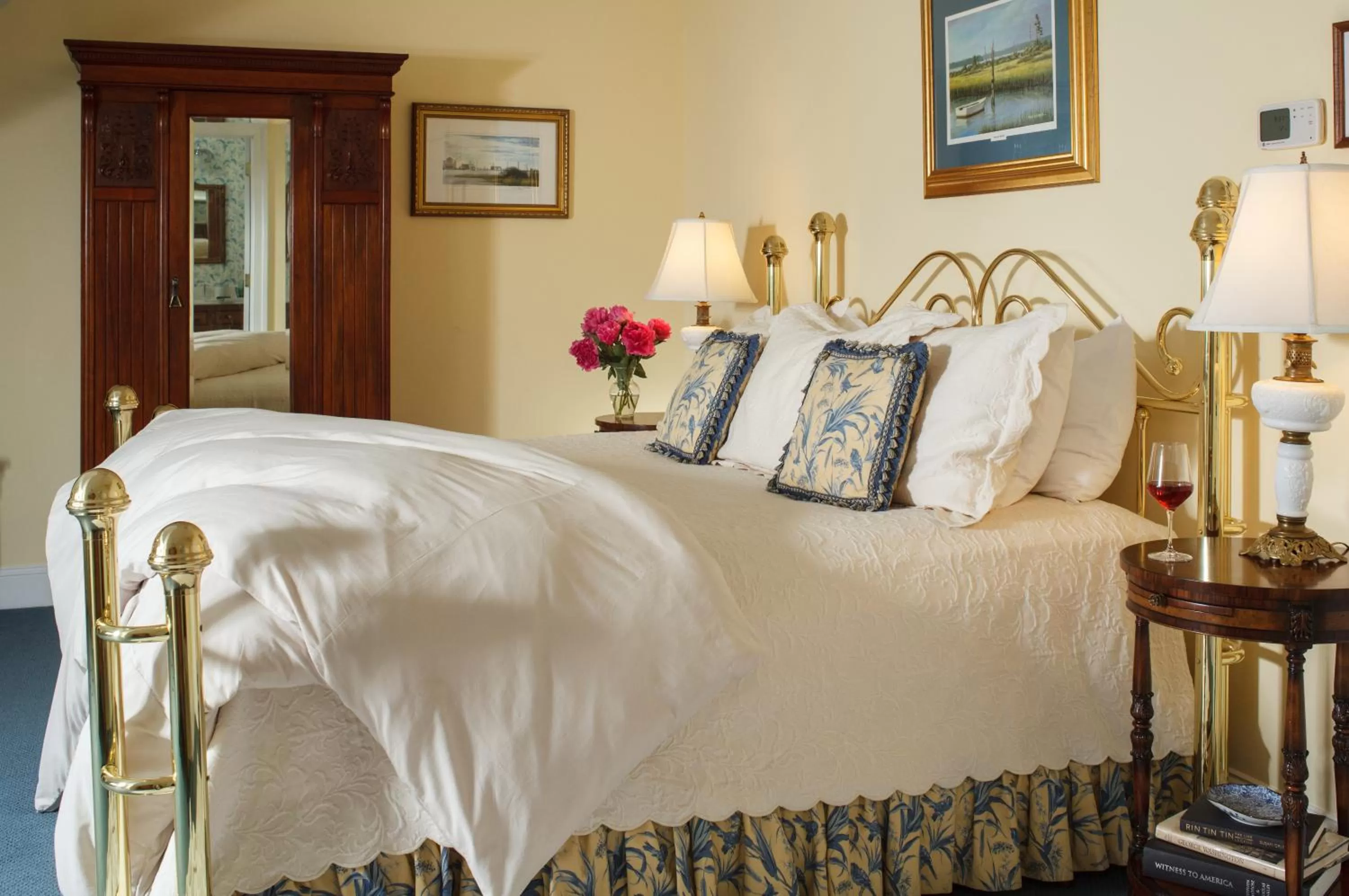 Bed in Inn at Warner Hall