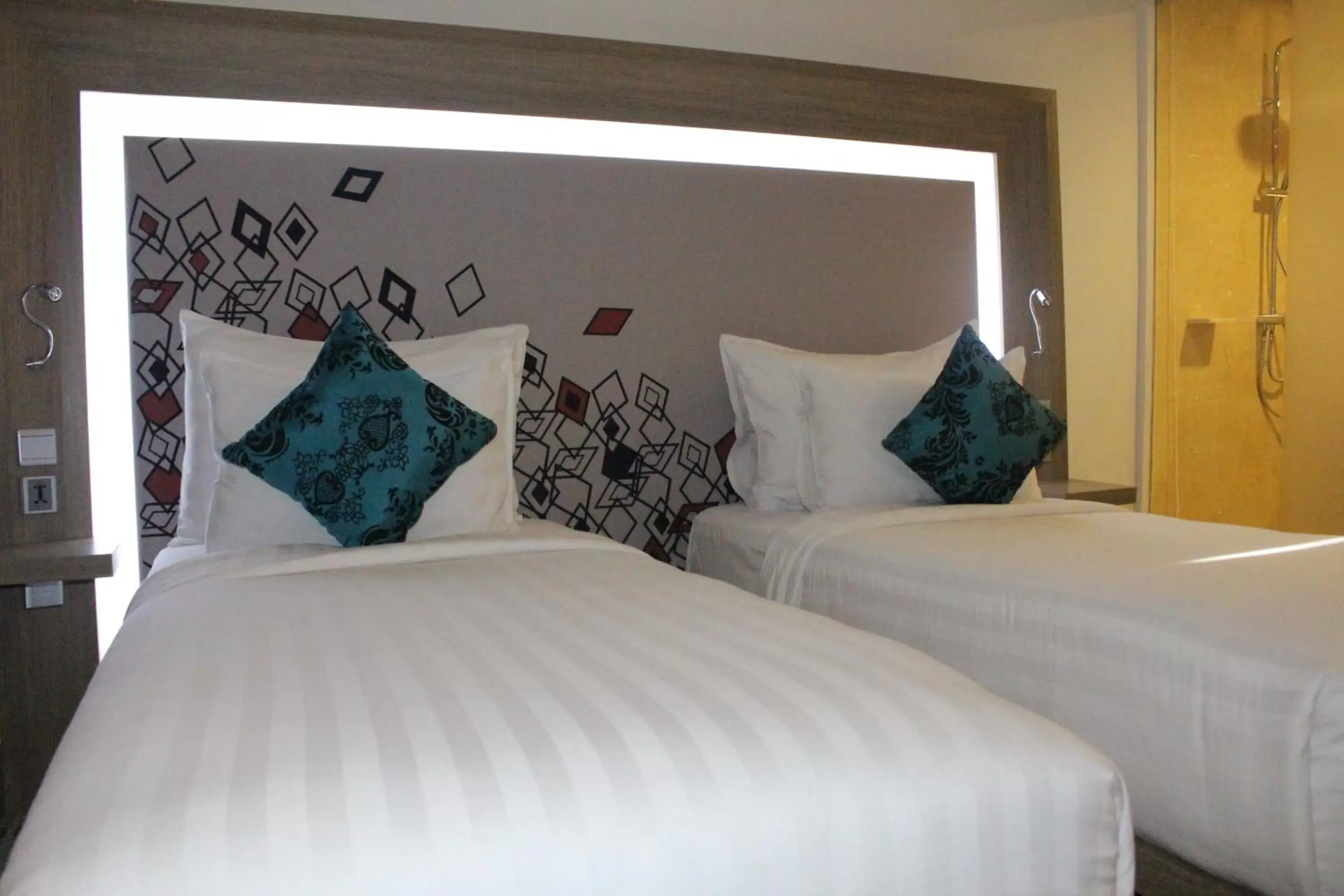 Bedroom, Bed in Novotel Makassar Grand Shayla