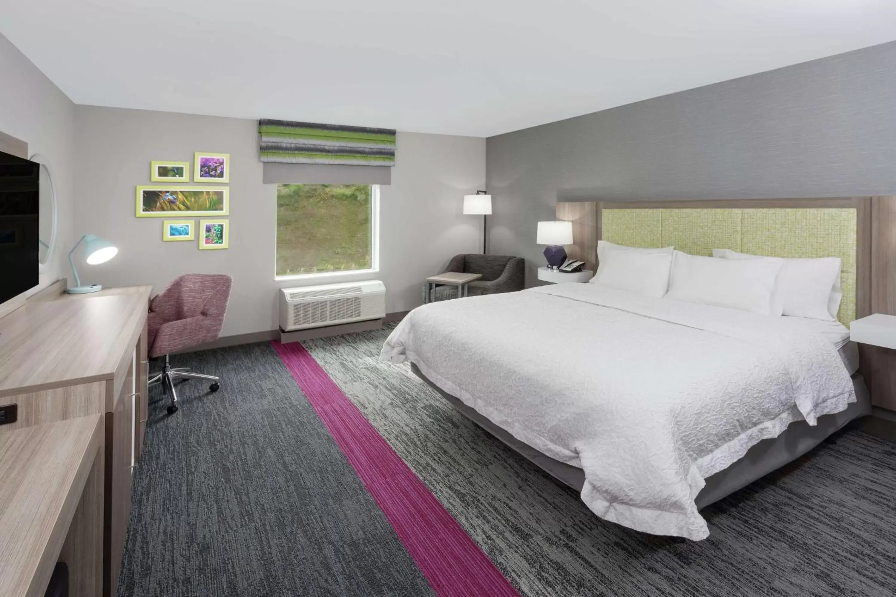 Bedroom, Bed in Hampton Inn & Suites Rocky Hill - Hartford South