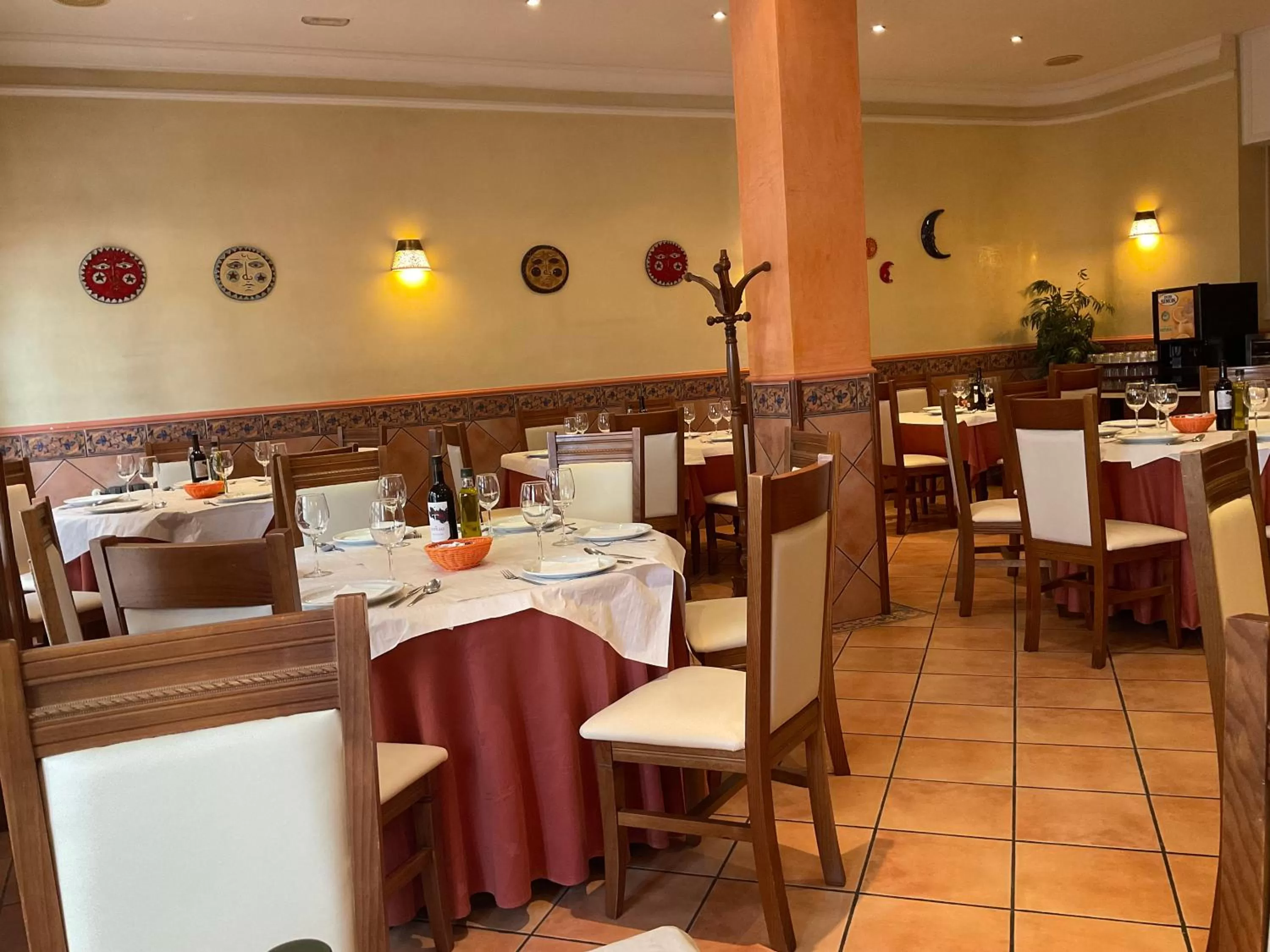 Restaurant/Places to Eat in Hotel el Sol