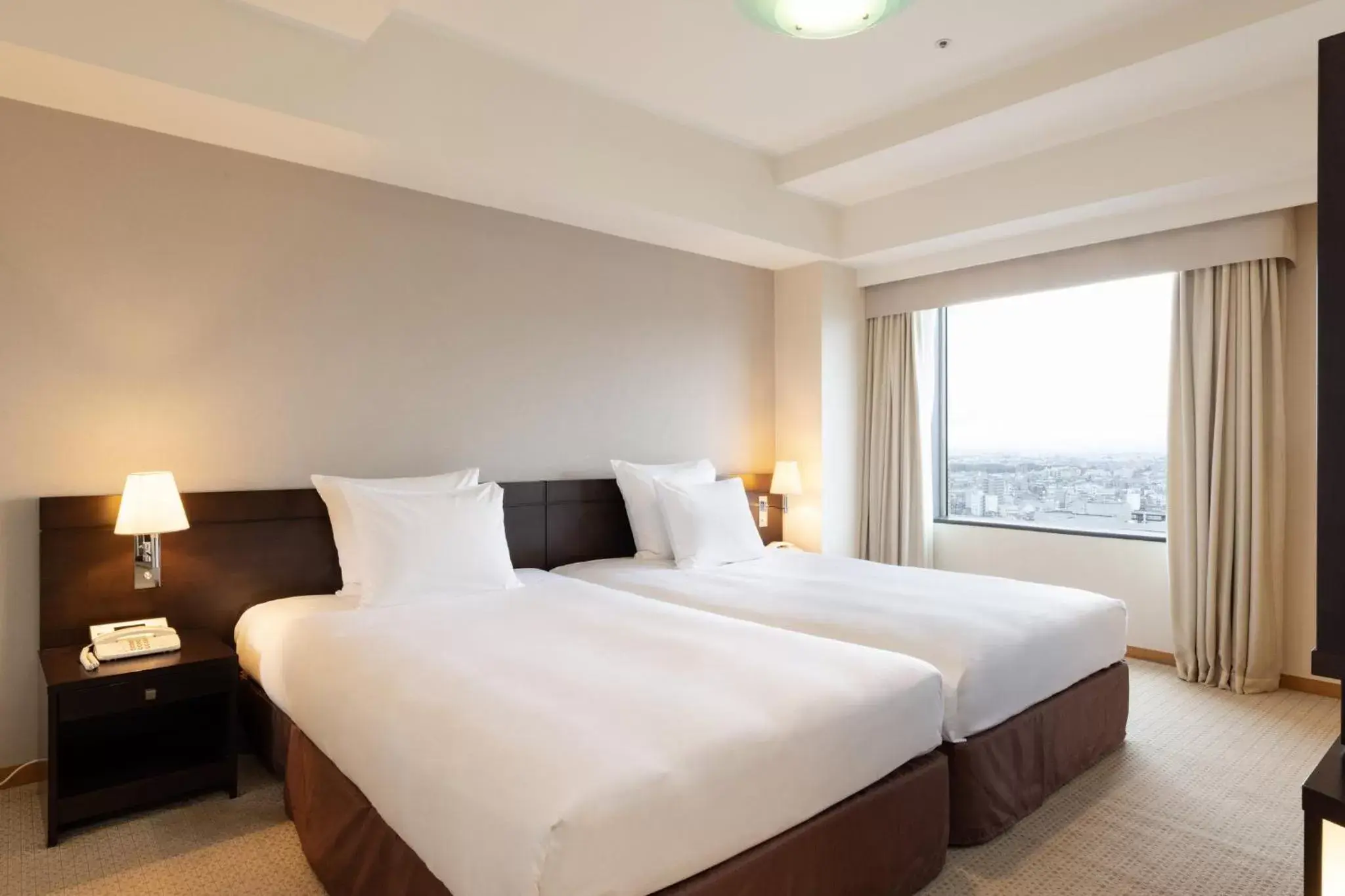 Premium Twin Room with Mountain view - single occupancy in ANA Crowne Plaza Toyama by IHG Premium Twin Room with Mountain view - single occupancy in ANA Crowne Plaza Toyama by IHG