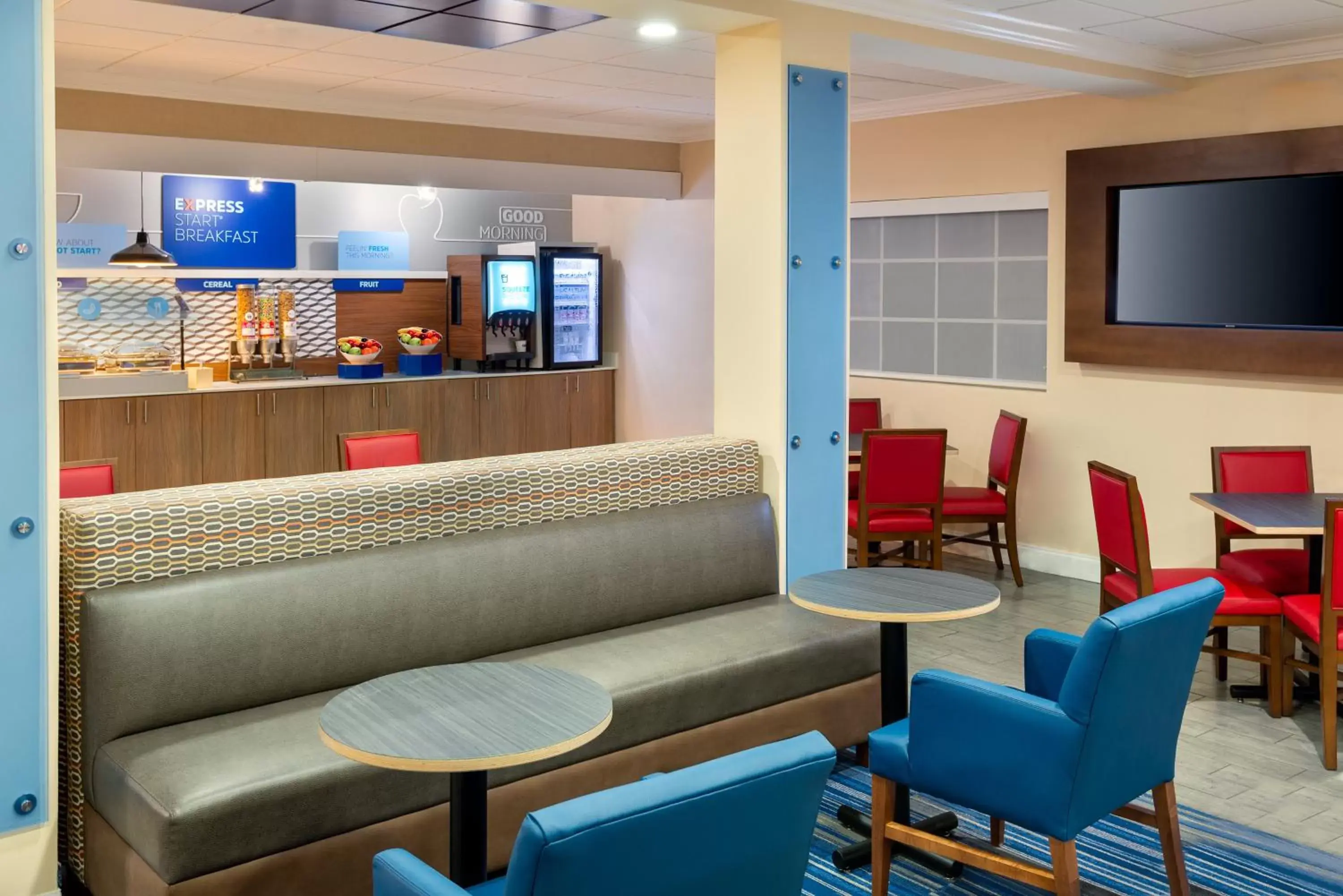 Breakfast, Lounge/Bar in Holiday Inn Express Hotel & Suites Bonita Springs/Naples, an IHG Hotel
