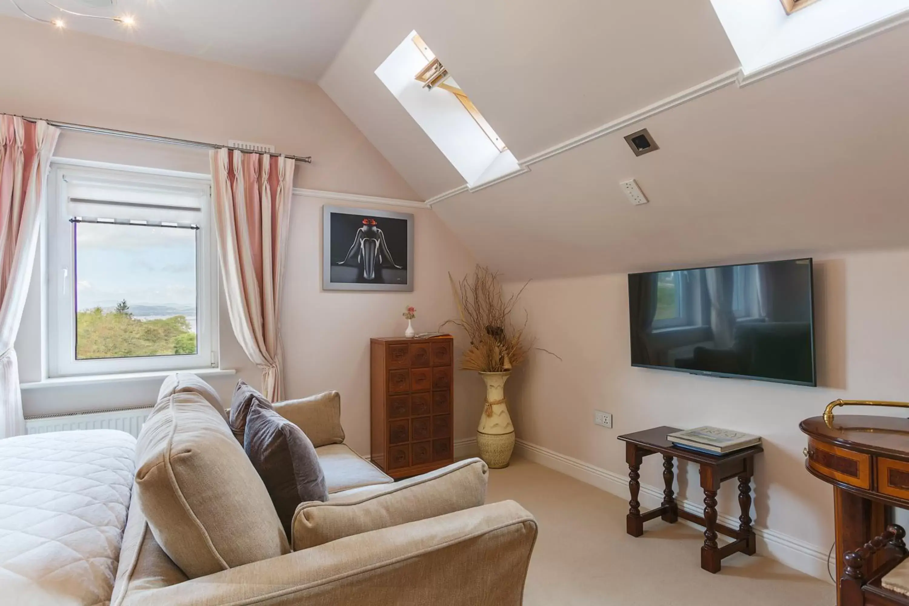 Bedroom, Seating Area in Dún Ard