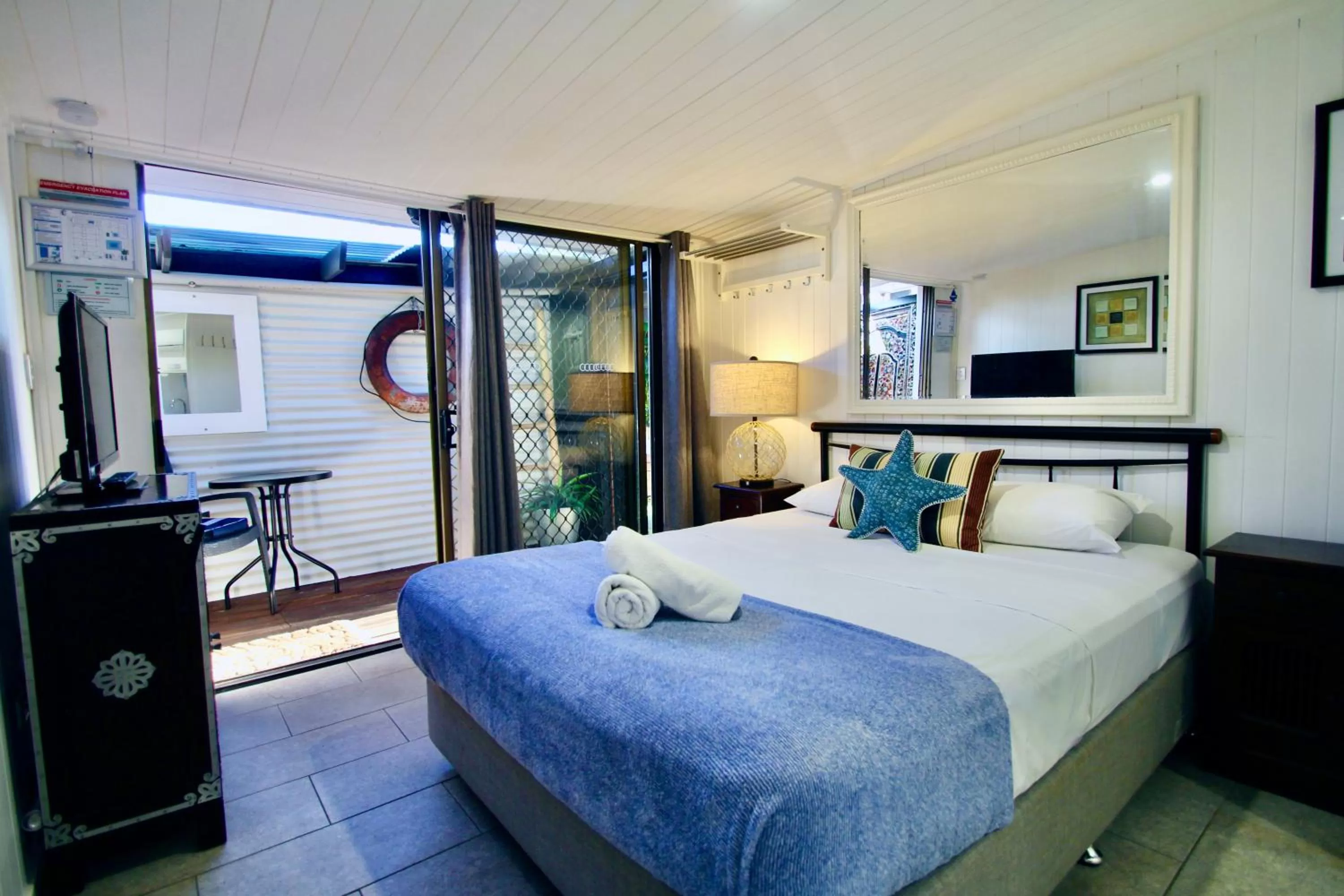 Bed in Hideaway Noosa Men Only Beach Resort