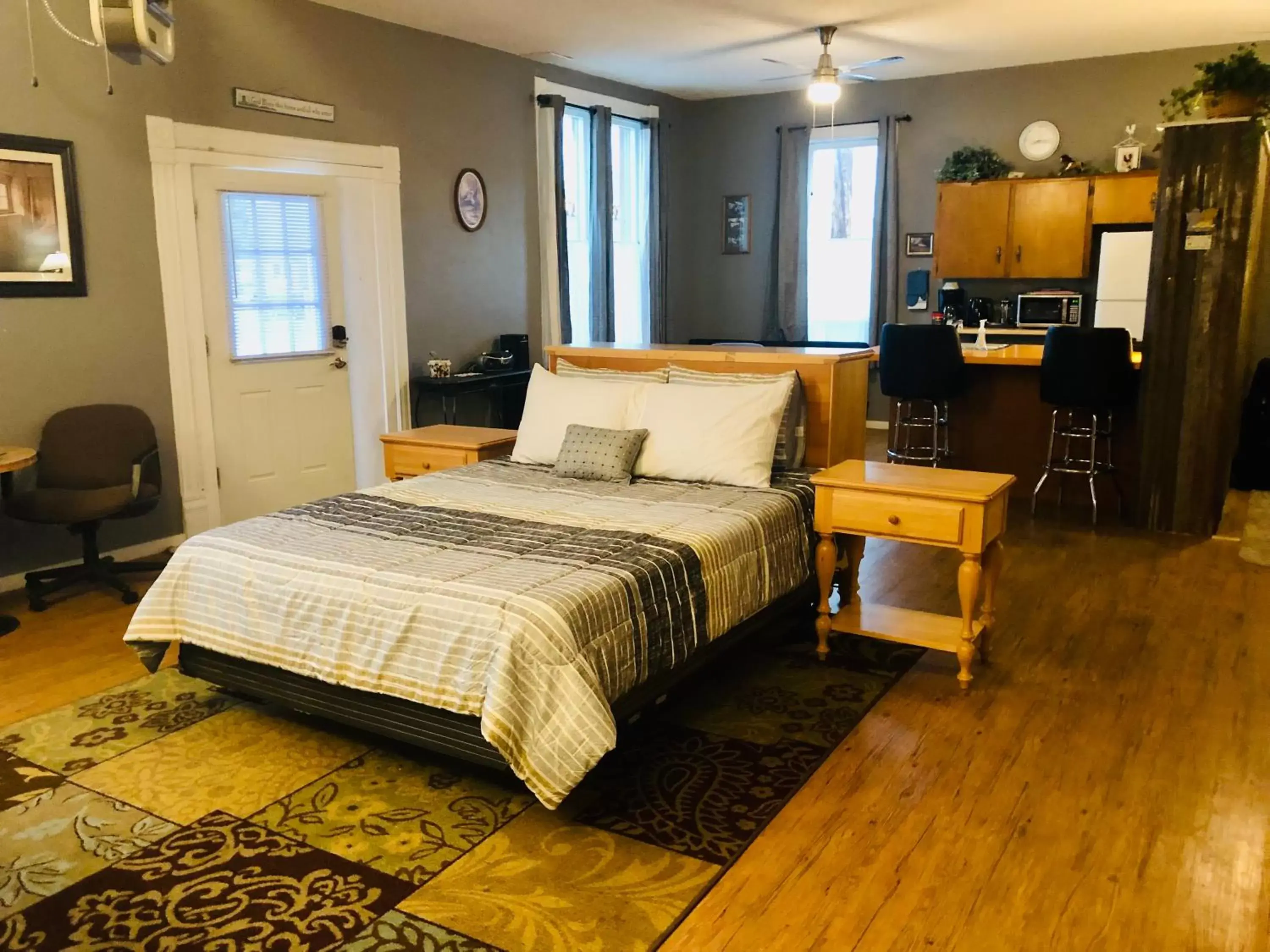 Bedroom, Bed in Salmon River Inn
