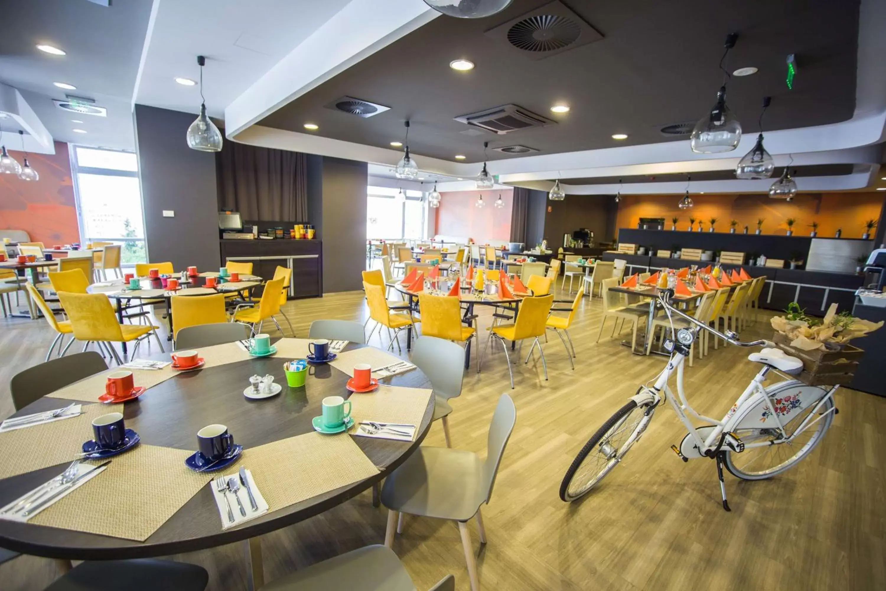 Restaurant/places to eat in Park Inn By Radisson Budapest