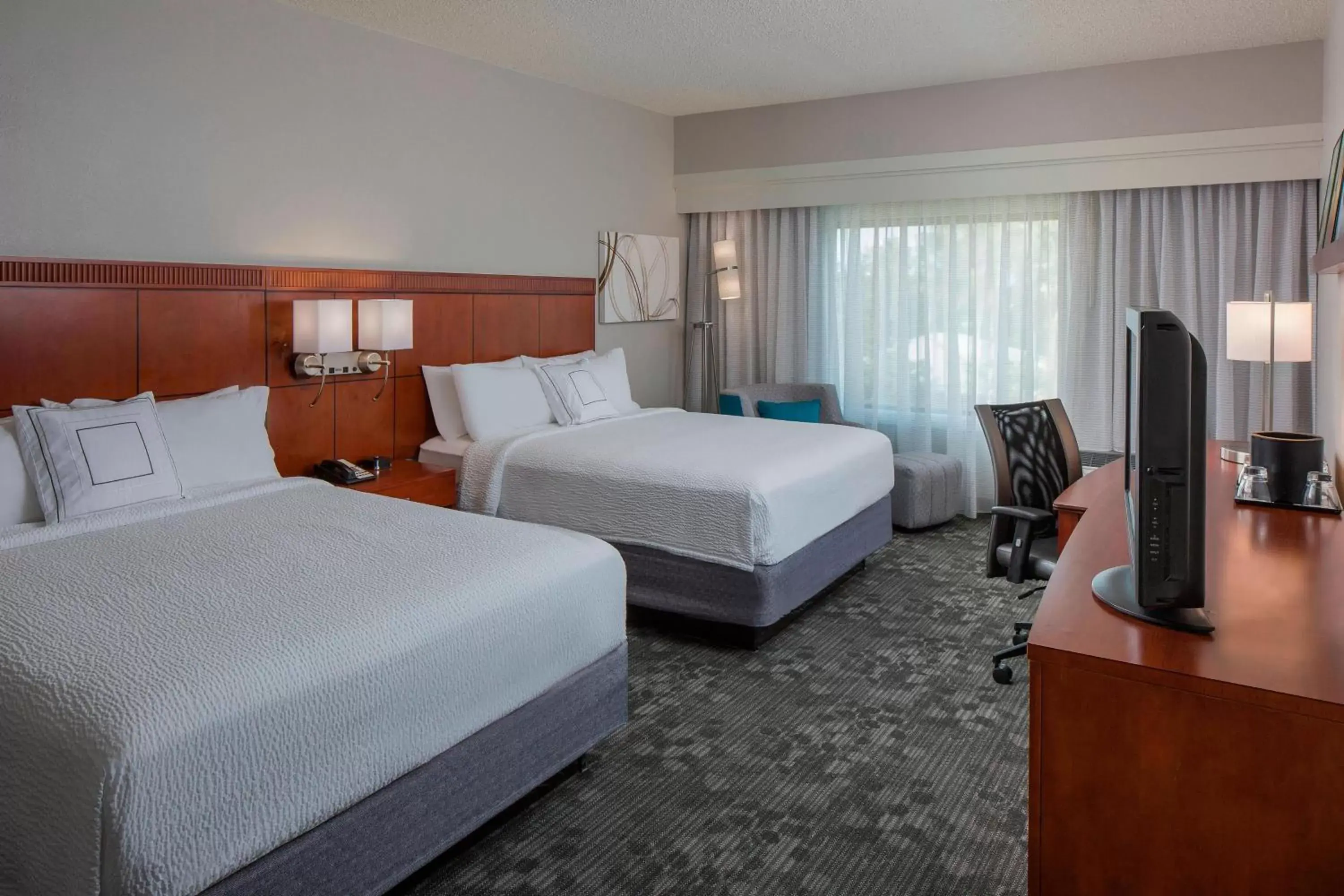 Photo of the whole room, Bed in Courtyard Orlando International Drive/Convention Center