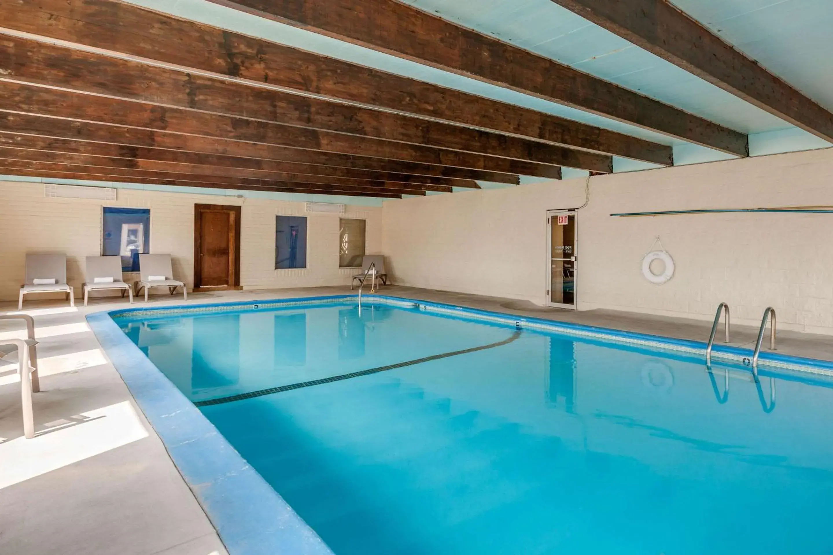 Swimming Pool in Rodeway Inn & Suites