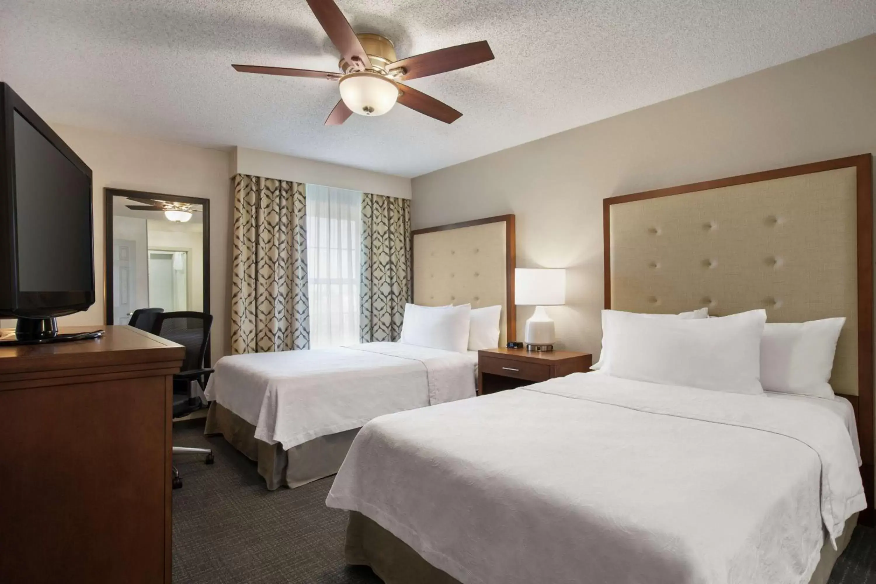 Bedroom, Bed in Homewood Suites by Hilton Kansas City Airport