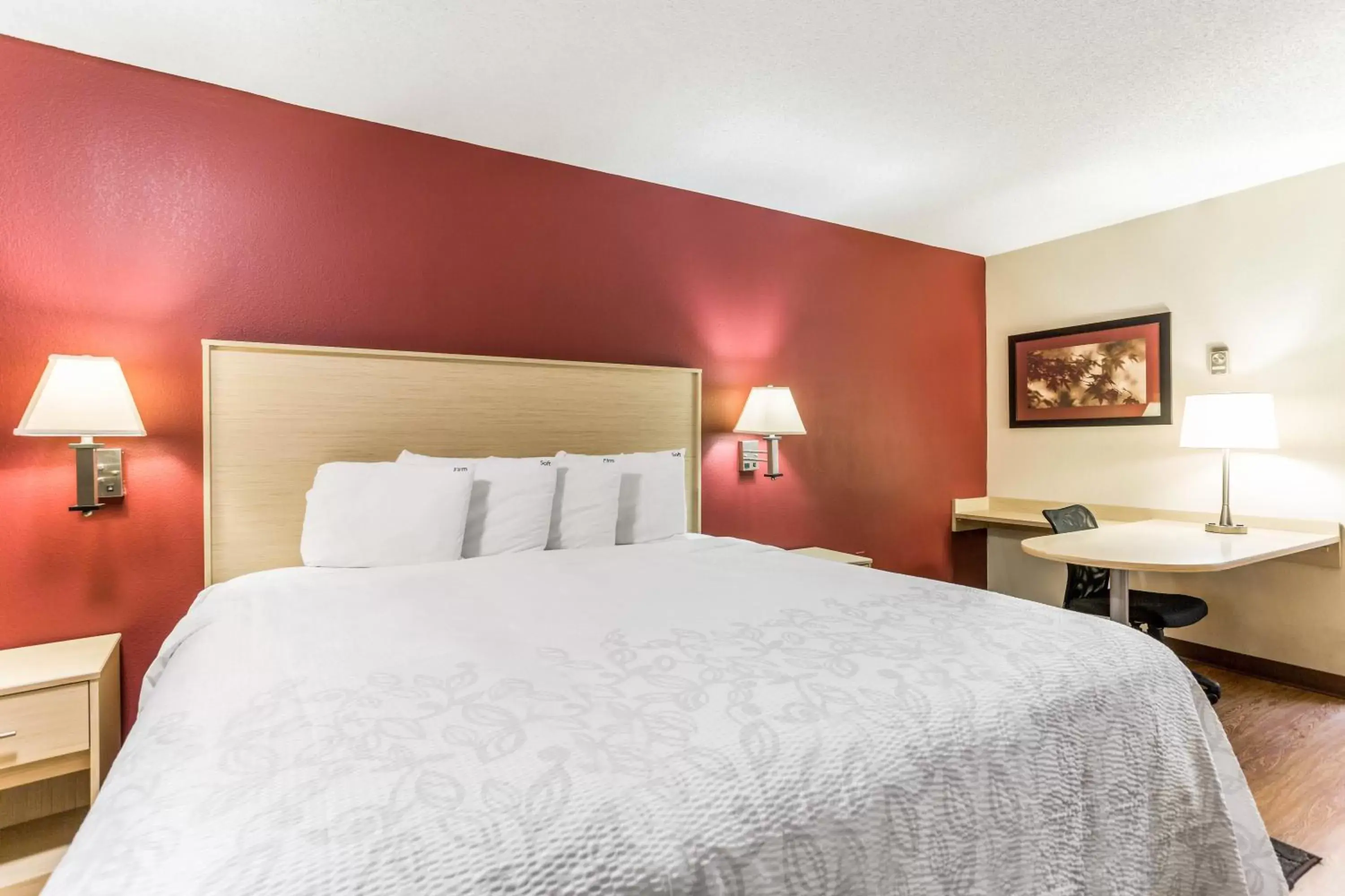 Photo of the whole room, Bed in Red Roof Inn PLUS+ Nashville North Goodlettsville
