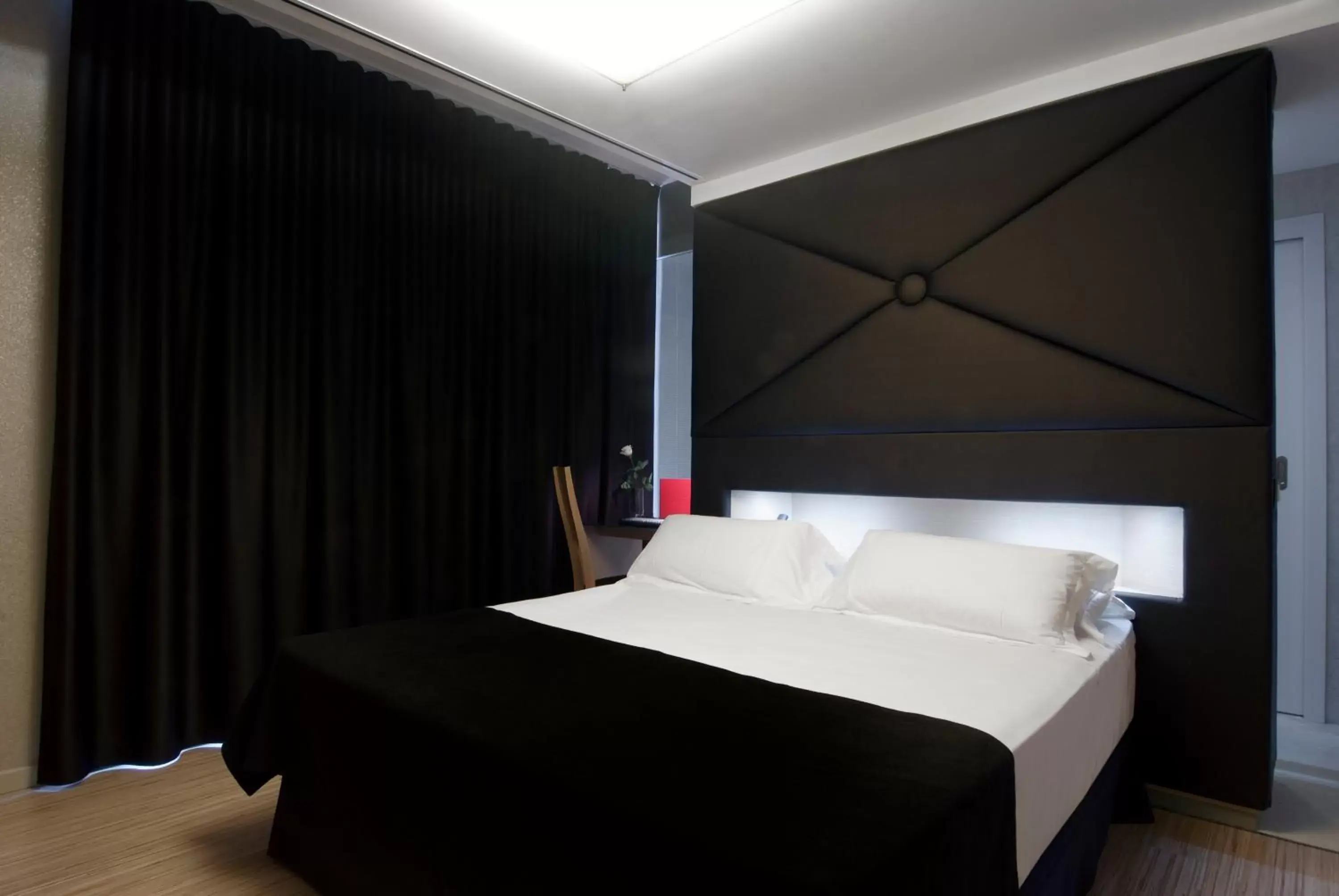 Bed in Axel Hotel Barcelona & Urban Spa- Adults Only