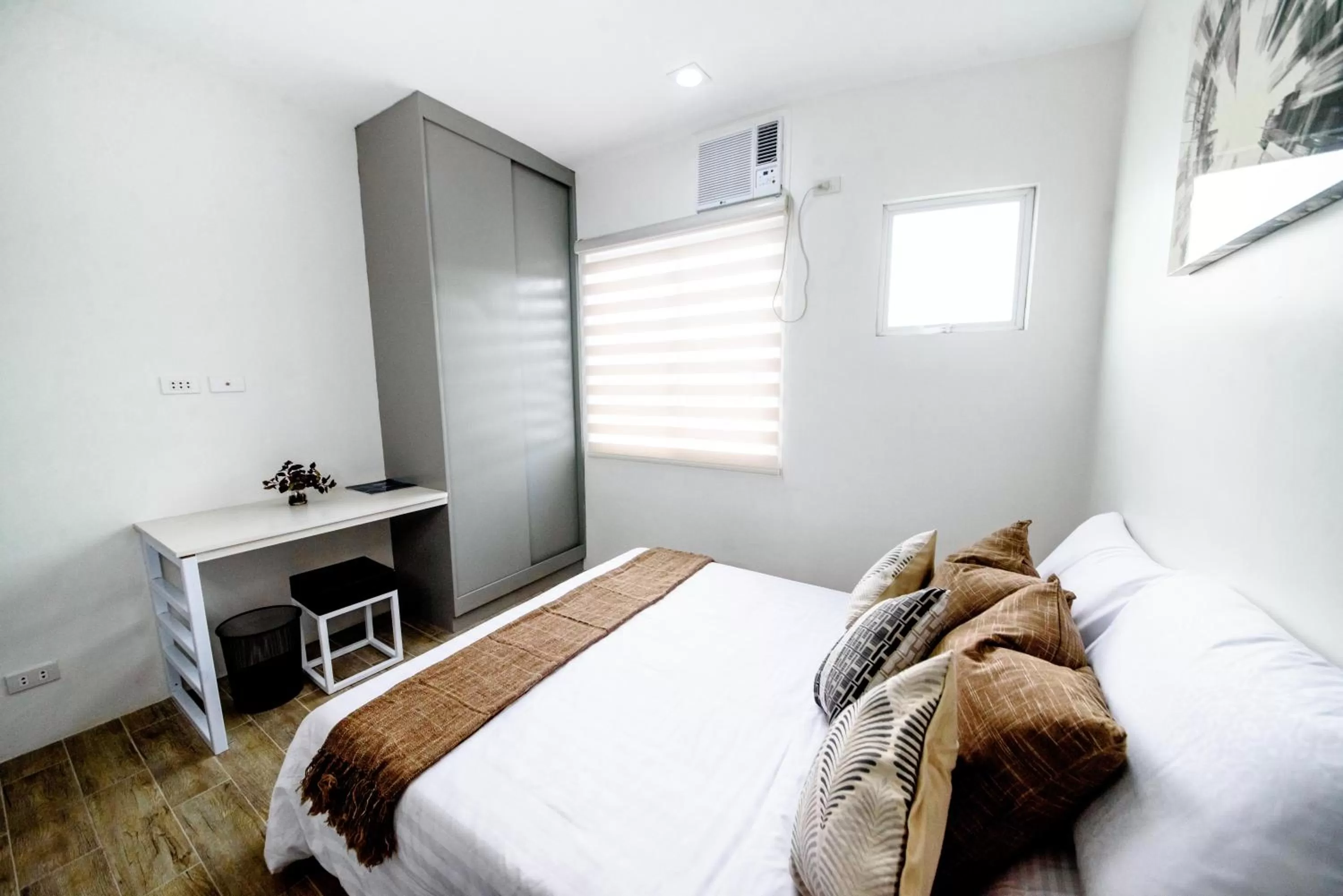 Bedroom, Bed in 1075 Dormitel