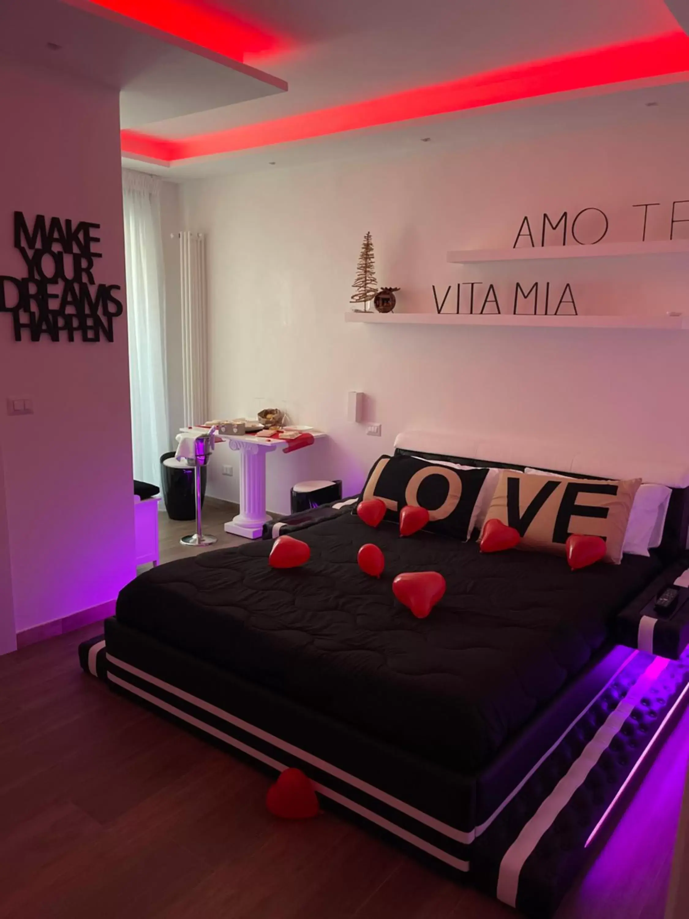 Bed in Due Cuori Suite con vasca idromassaggi