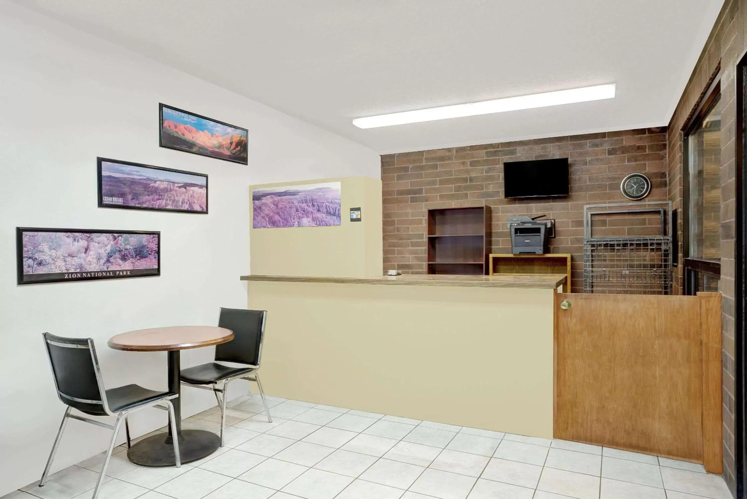 Lobby or reception, Kitchen/Kitchenette in Travelodge by Wyndham Cedar City