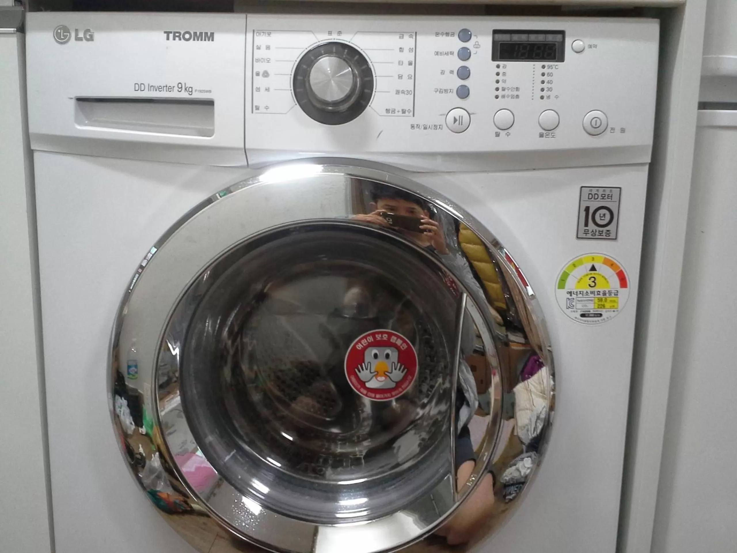 Decorative detail in Rainbow Hotel Myeongdong