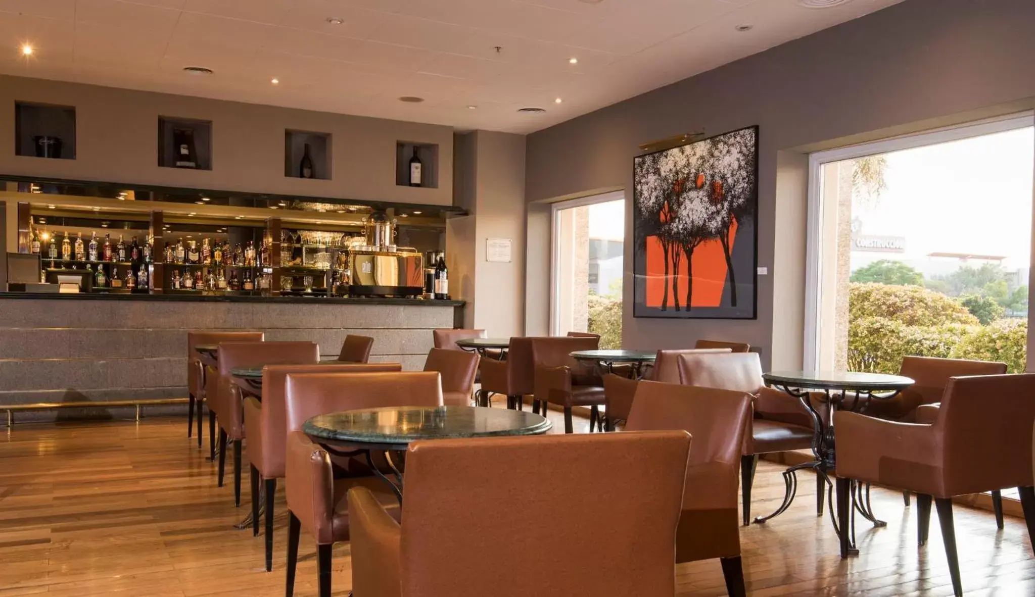 Lounge or bar, Restaurant/Places to Eat in Holiday Inn Cordoba, an IHG Hotel