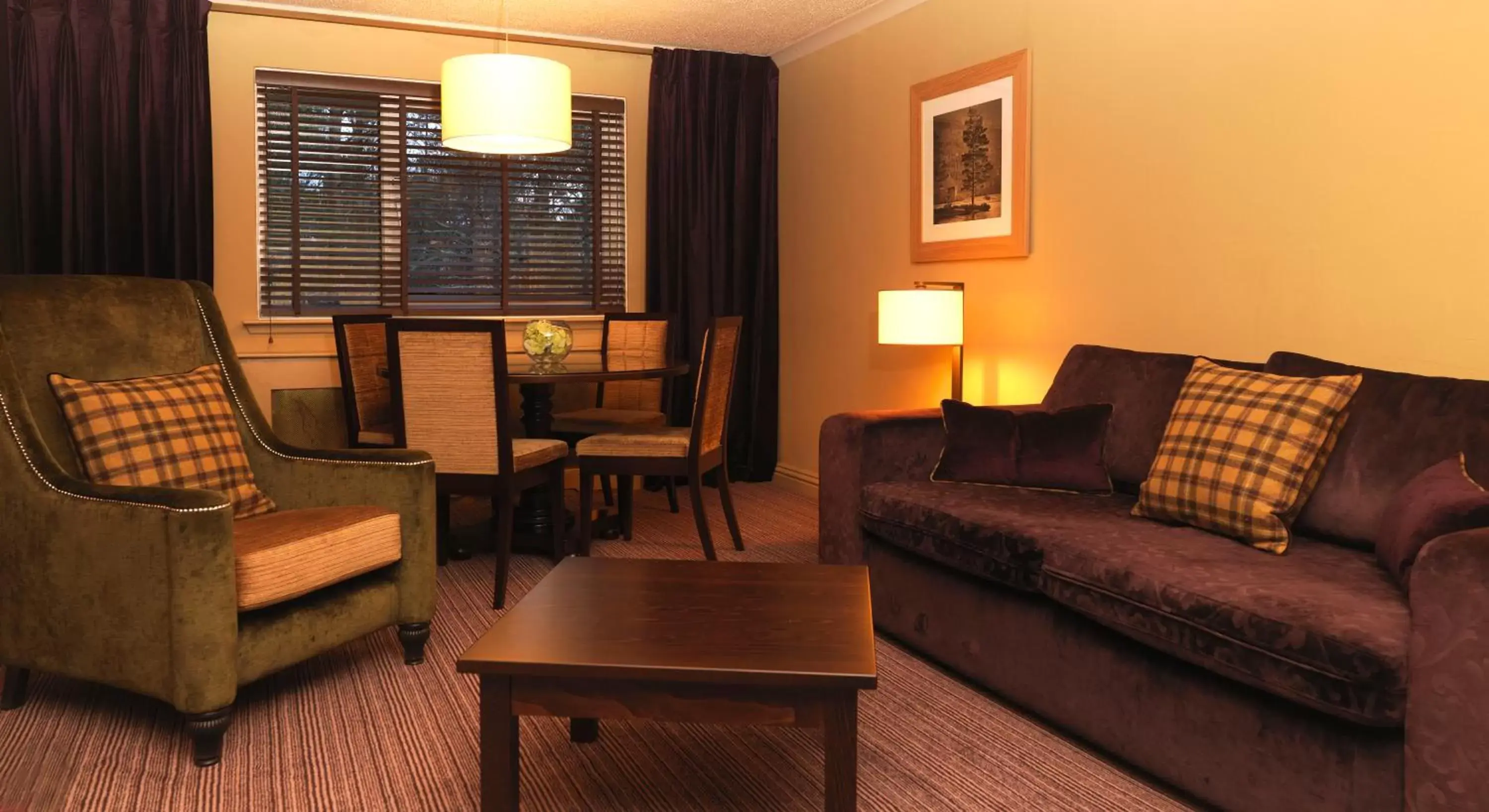 Living room, Seating Area in Coylumbridge Hotel