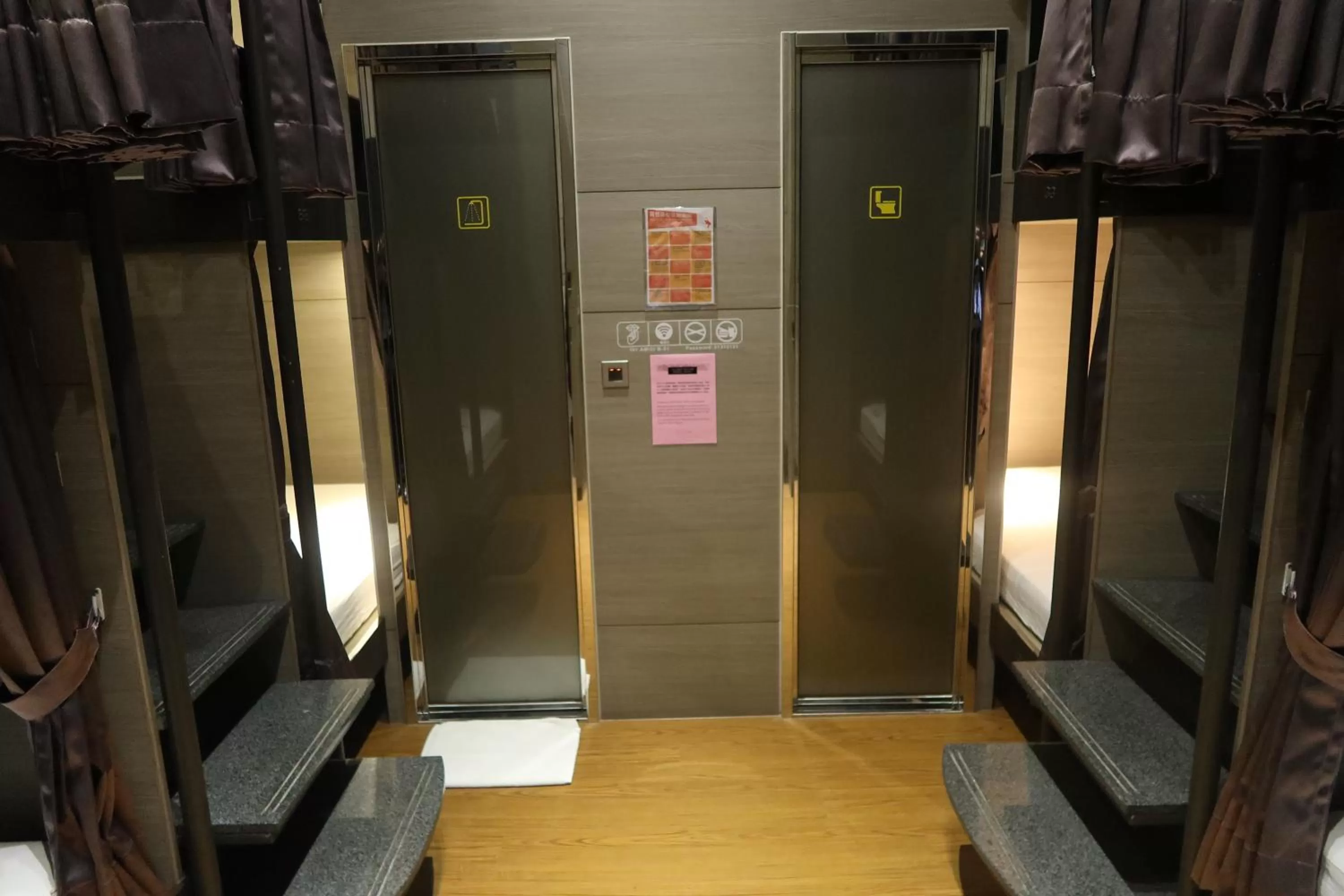 bunk bed in Amici hotel Six Star Hostel