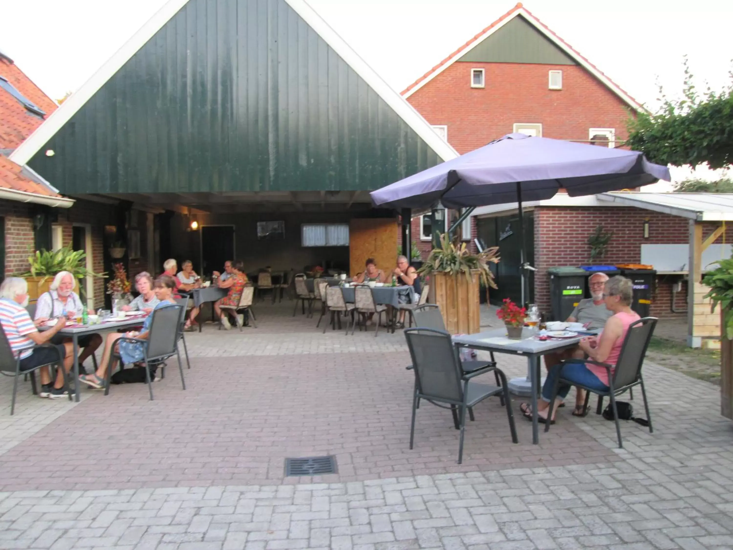 Patio, Restaurant/Places to Eat in Veenemaat