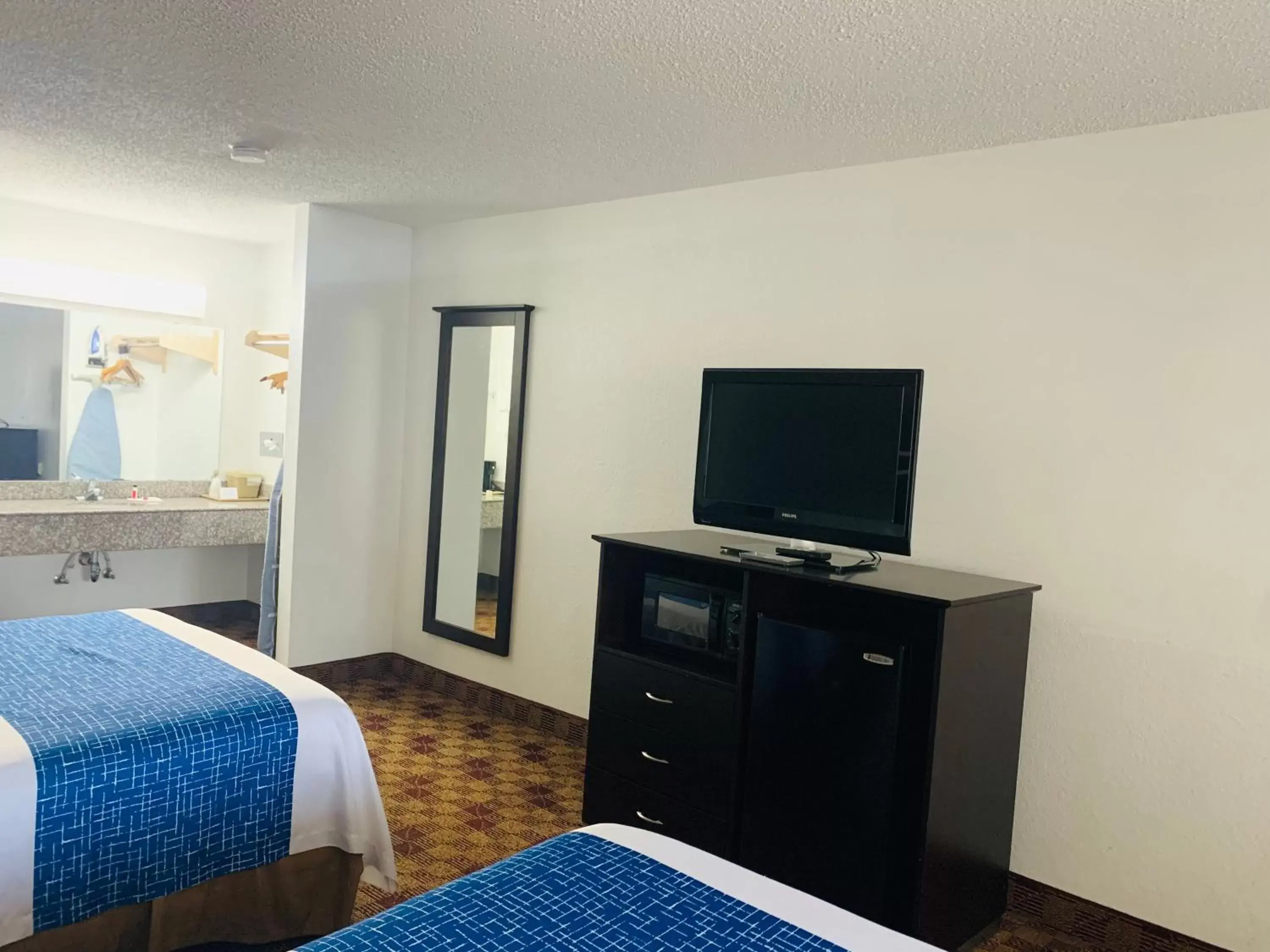 TV/Entertainment Center in Travelodge by Wyndham Killeen/Fort Hood