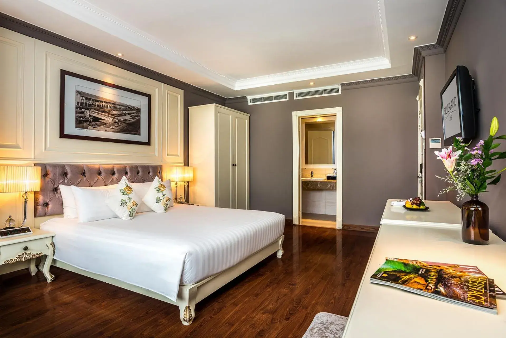 Photo of the whole room, Bed in Silverland Jolie Hotel Photo of the whole room, Bed in Silverland Jolie Hotel