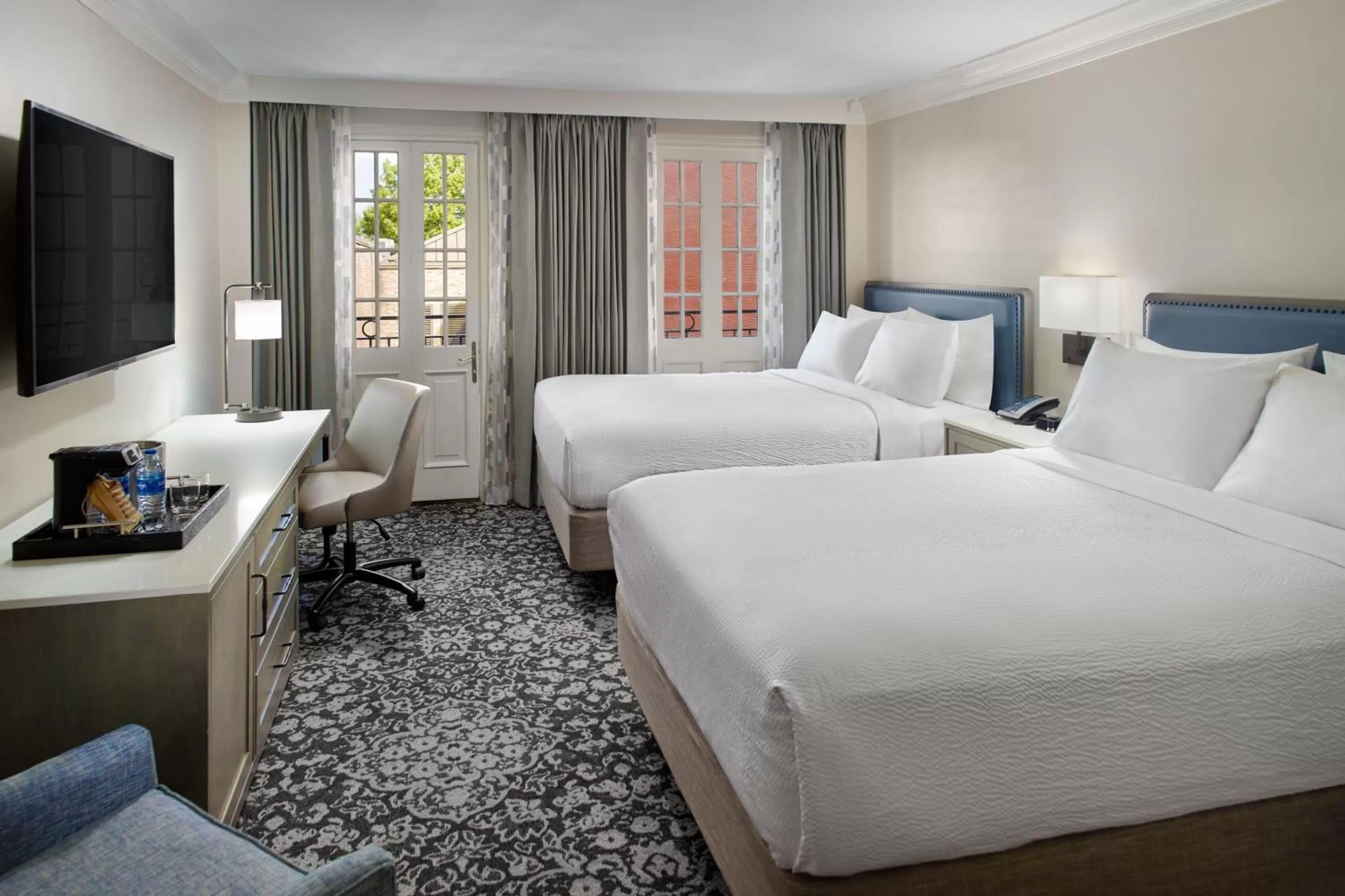 Photo of the whole room, Bed in Four Points by Sheraton French Quarter