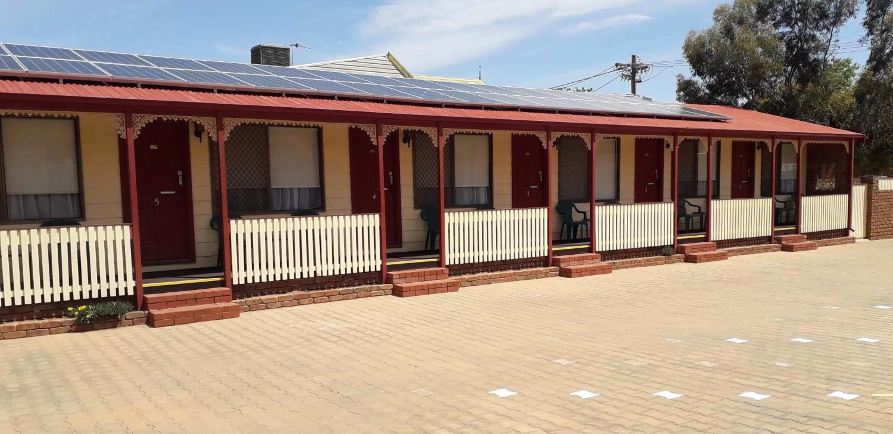 Daydream Motel and Apartments