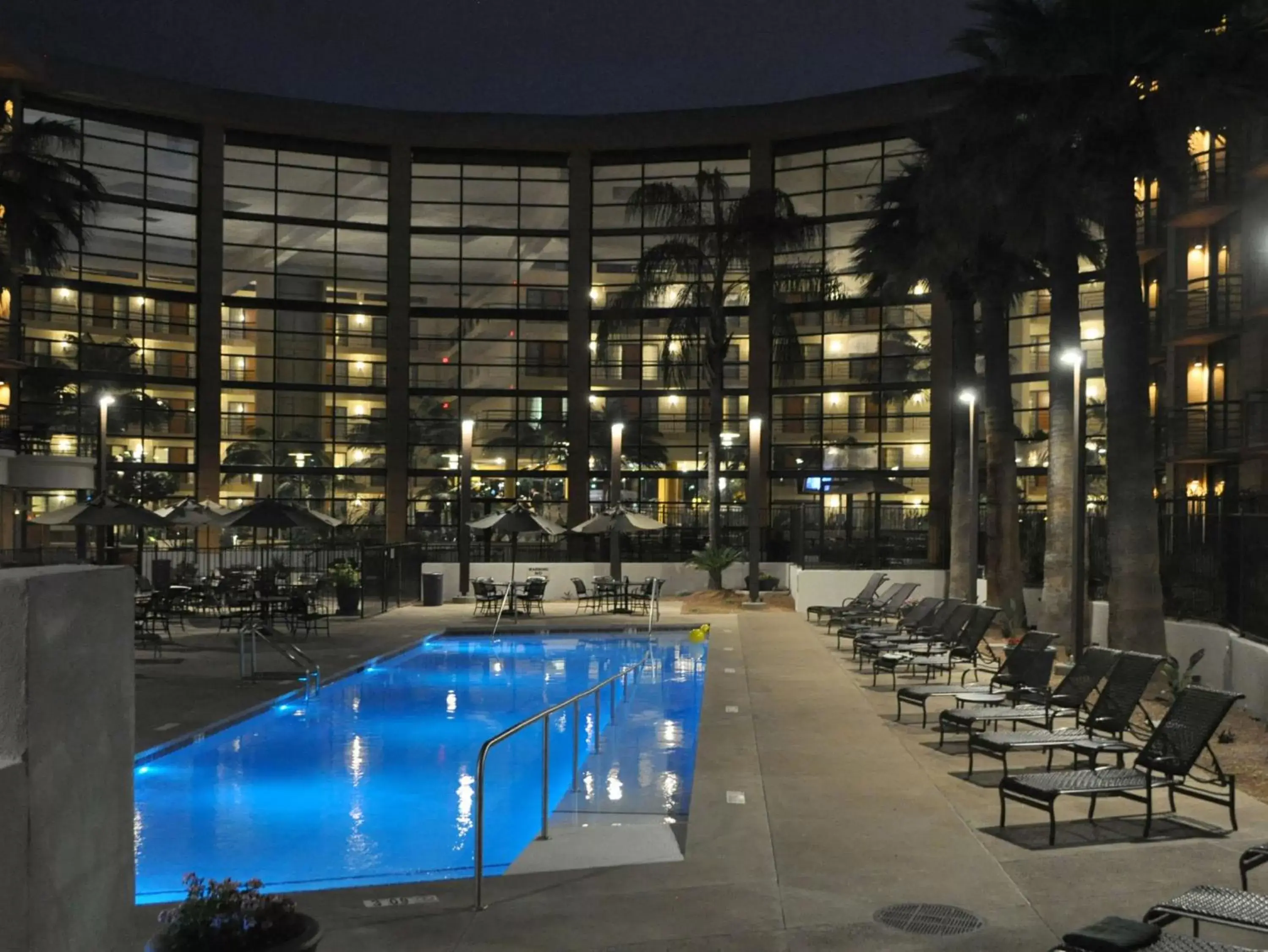 Pool view, Swimming Pool in Embassy Suites by Hilton Phoenix Biltmore