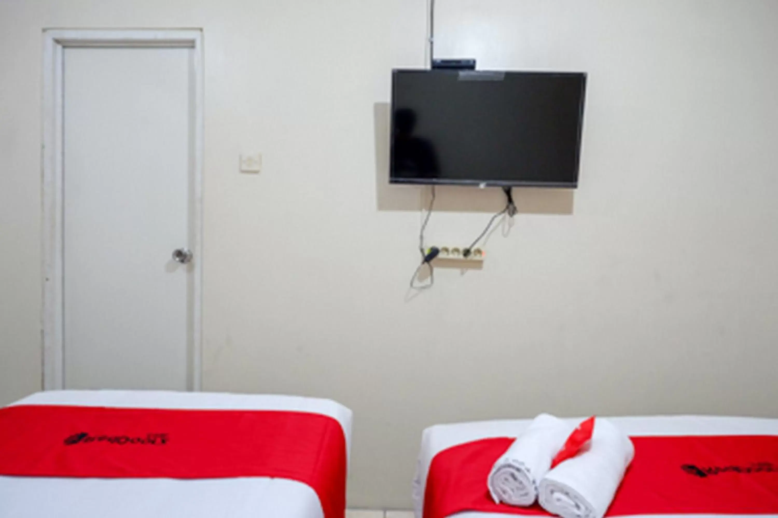 Bed in RedDoorz near RSUD Kudus Bed in RedDoorz near RSUD Kudus