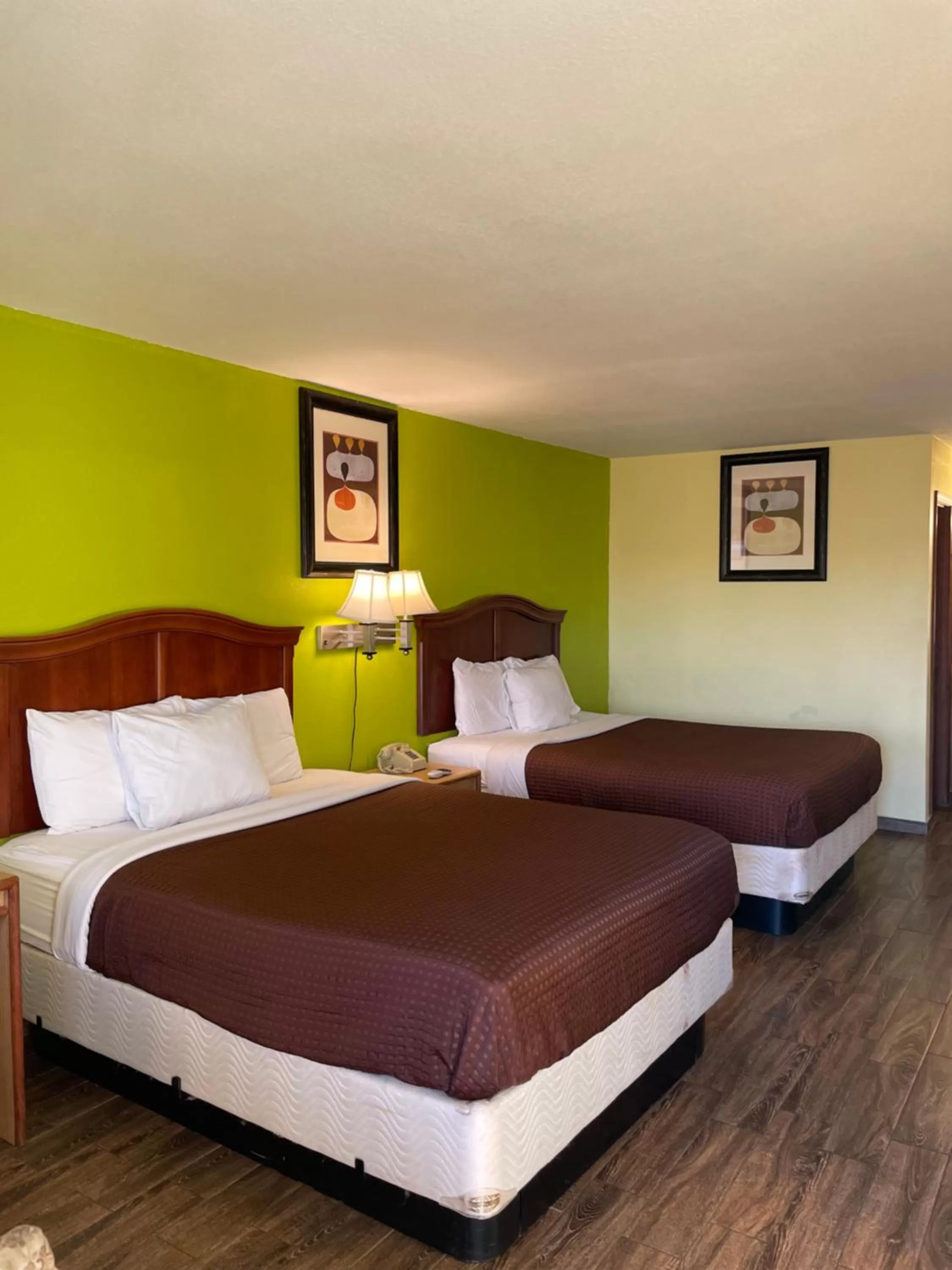 Bed in Linder Motor Lodge