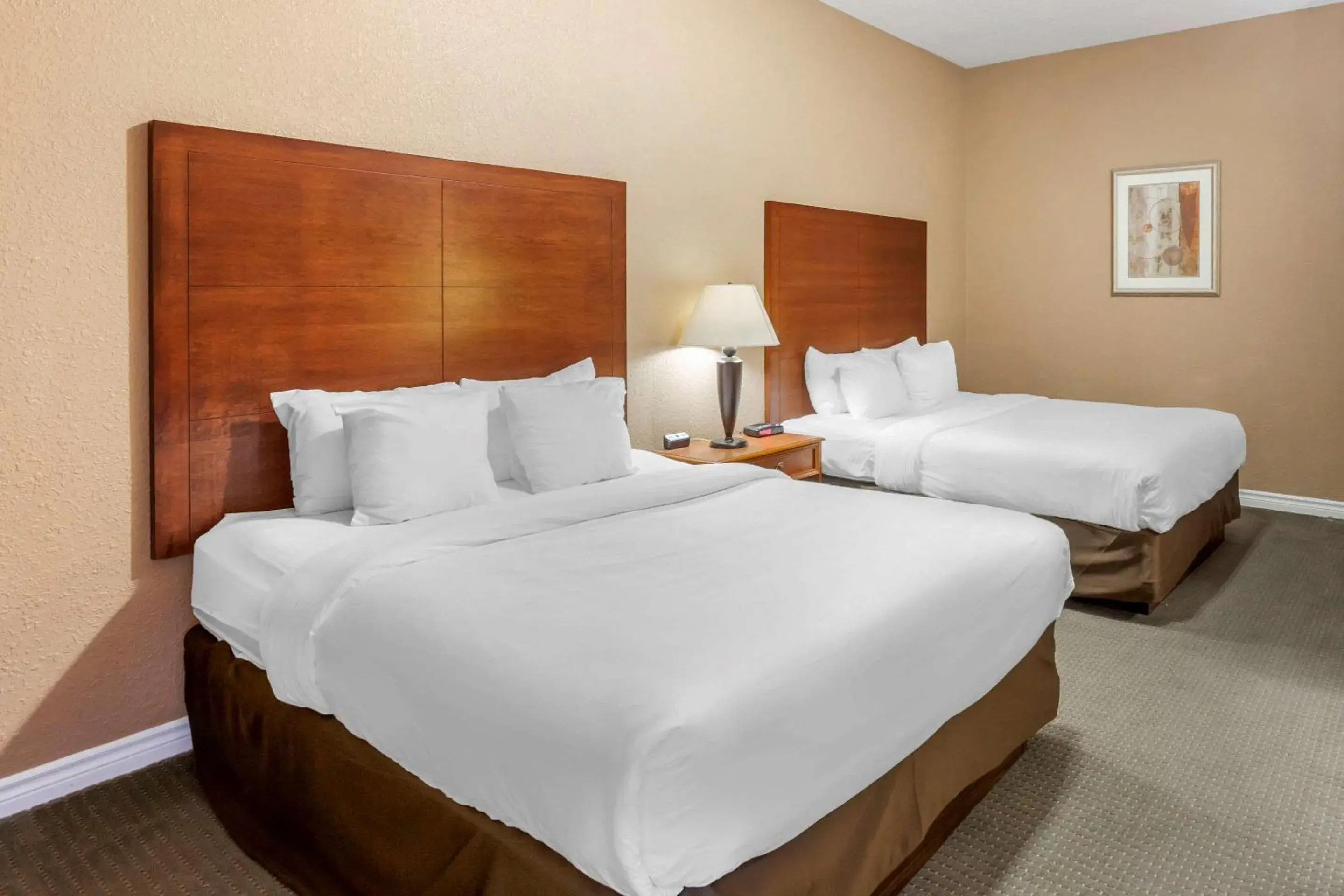 Photo of the whole room, Bed in Comfort Inn & Suites Thousand Islands Harbour District