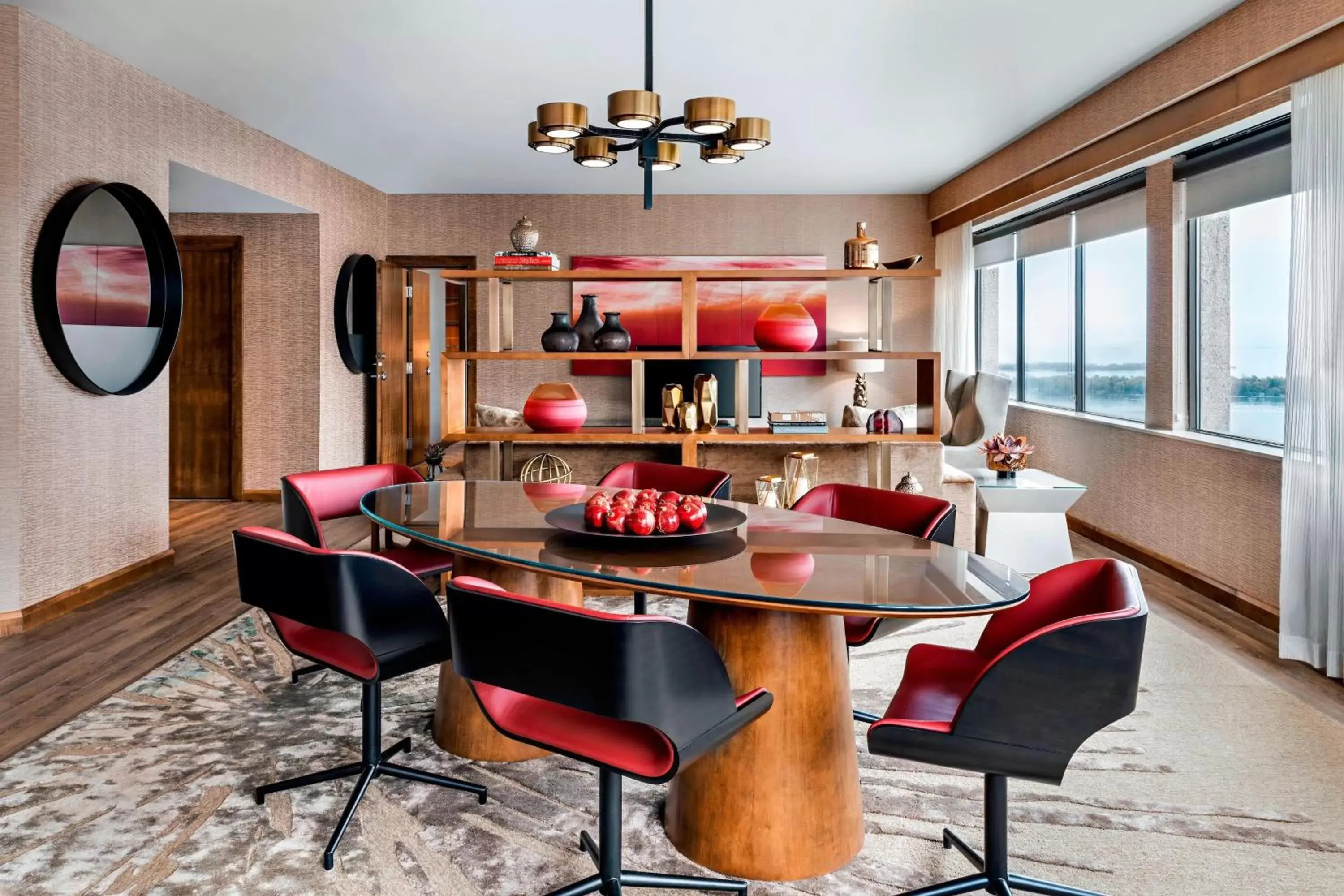 Photo of the whole room, Dining Area in The Westin Harbour Castle, Toronto