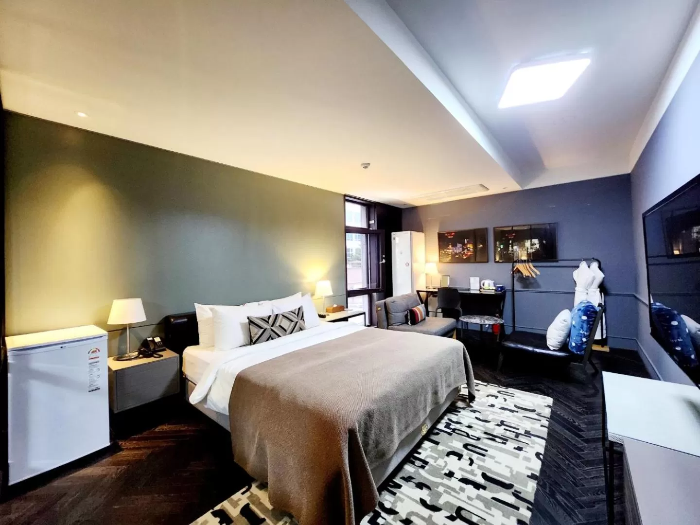 Bed in JS Boutique Hotel