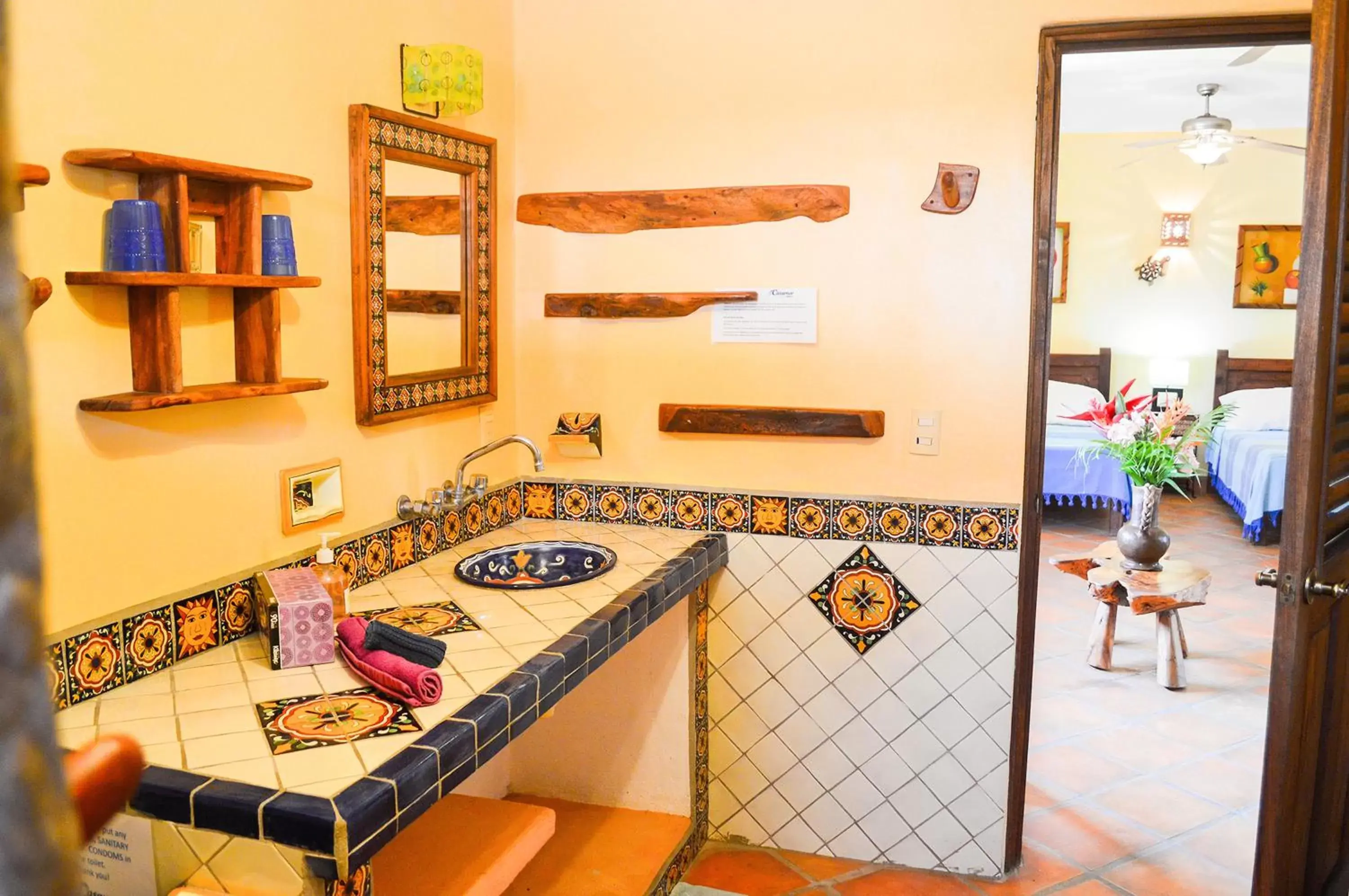 Bathroom, Kitchen/Kitchenette in Hotel Casamar Suites