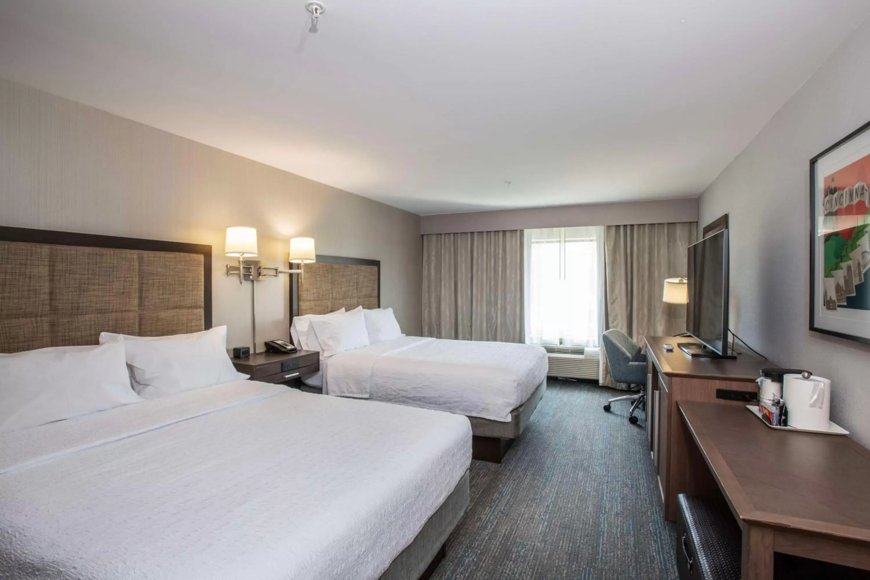 Bedroom in Hampton Inn & Suites - Cincinnati/Kenwood, OH