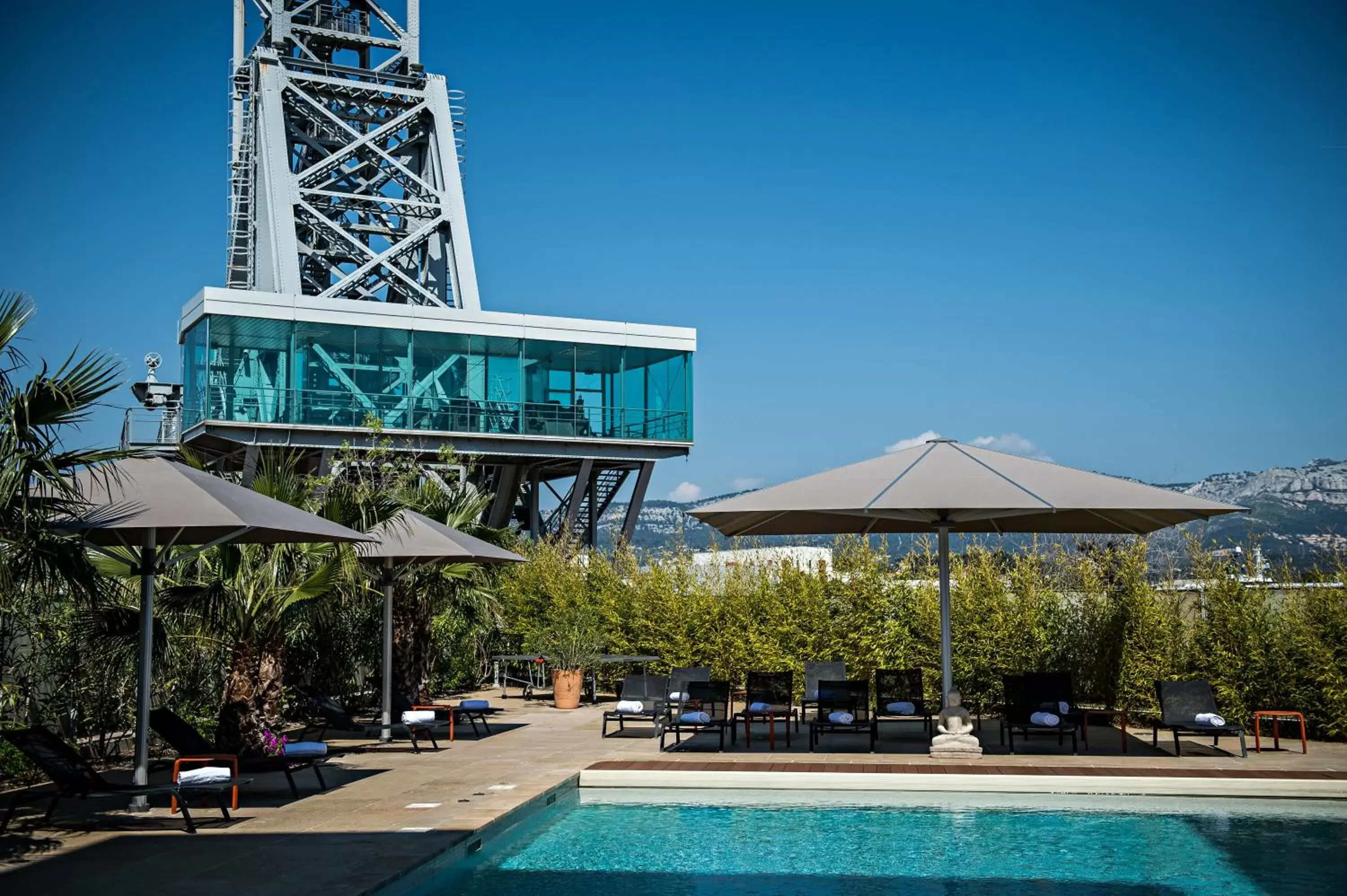 Swimming Pool in Hôtel Mercure Toulon La Seyne-Sur-Mer