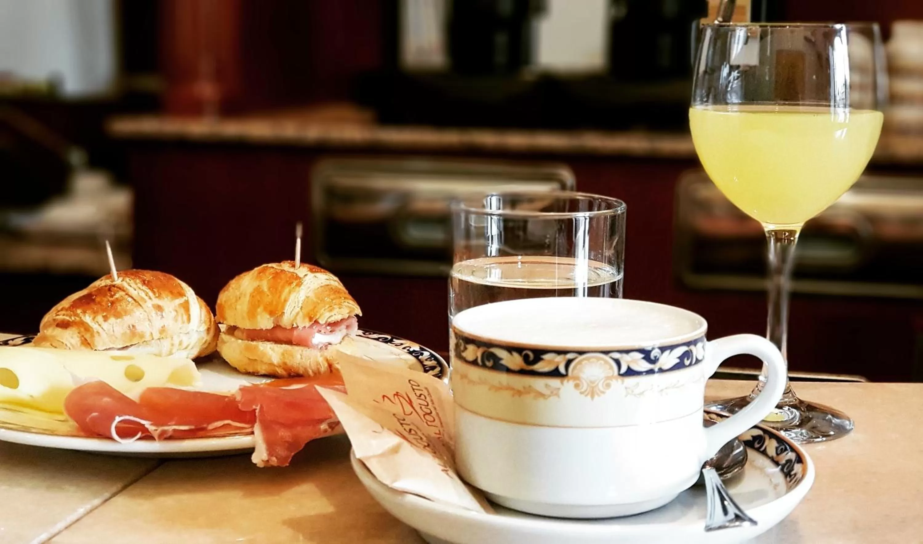 Food and drinks in Euro Hotel Iglesias