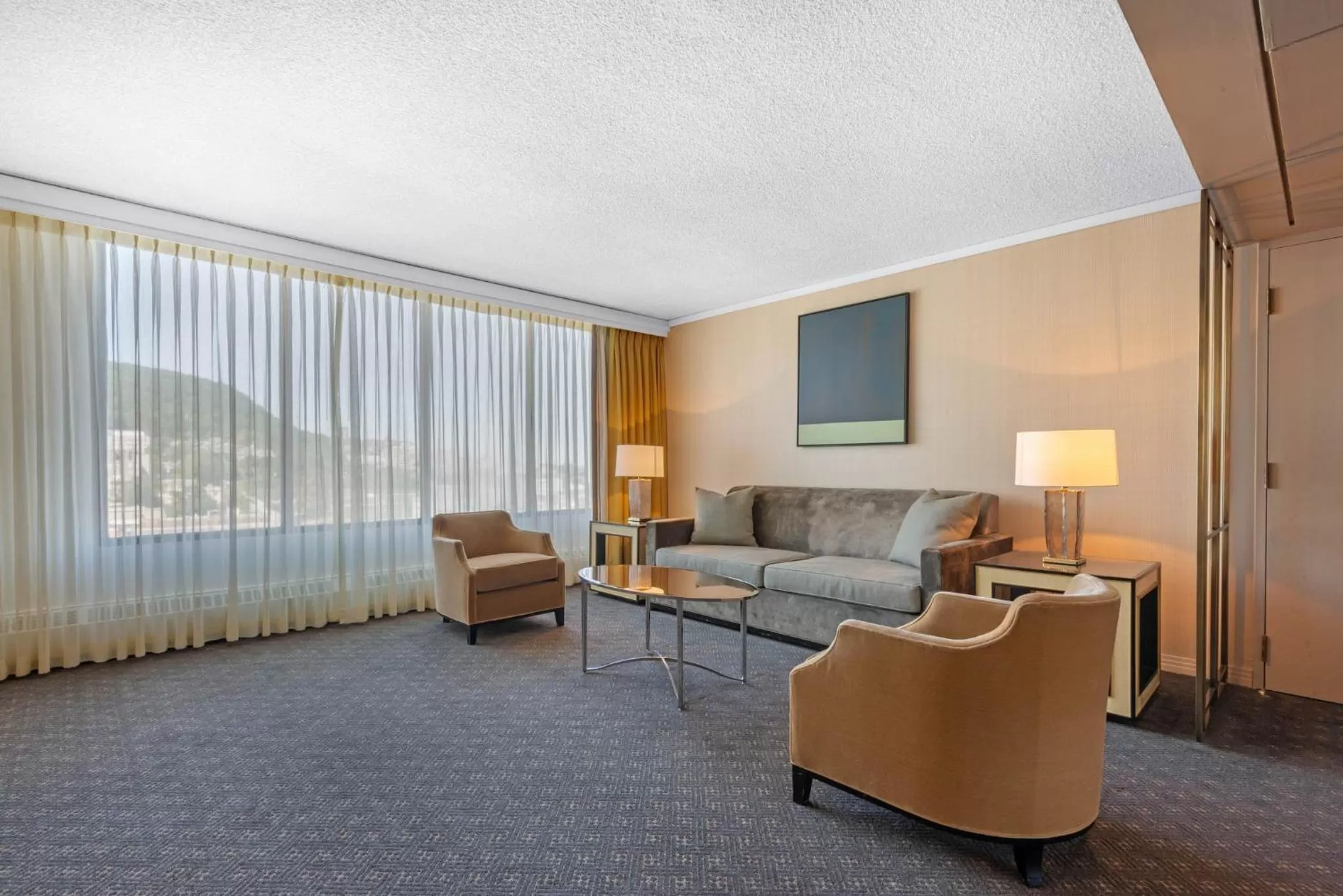 Bedroom in Omni Mont-Royal Hotel