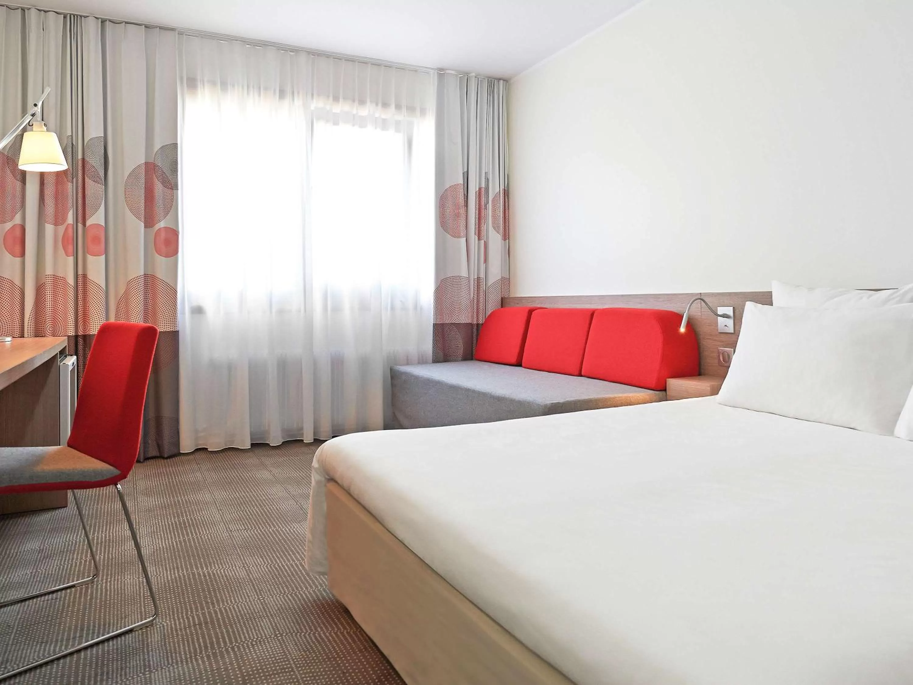 Photo of the whole room, Bed in Novotel Poznań Malta