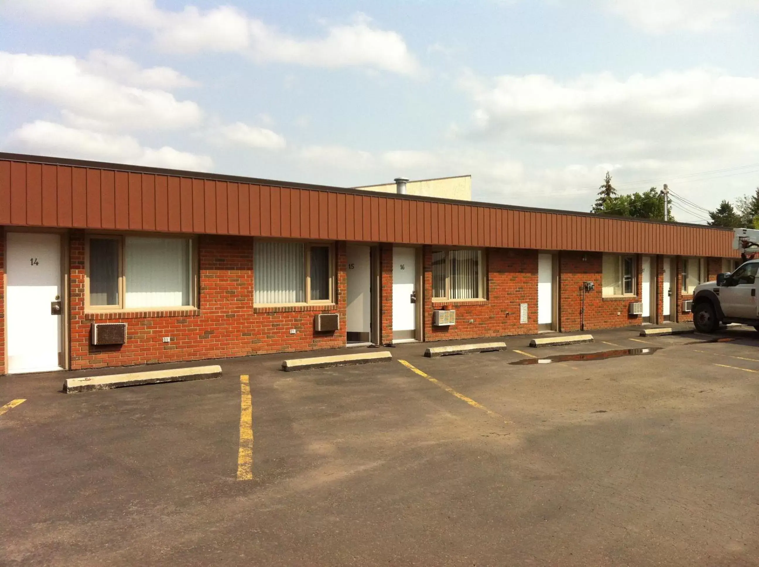 Facade/entrance, Property Building in Rest Easy Motel