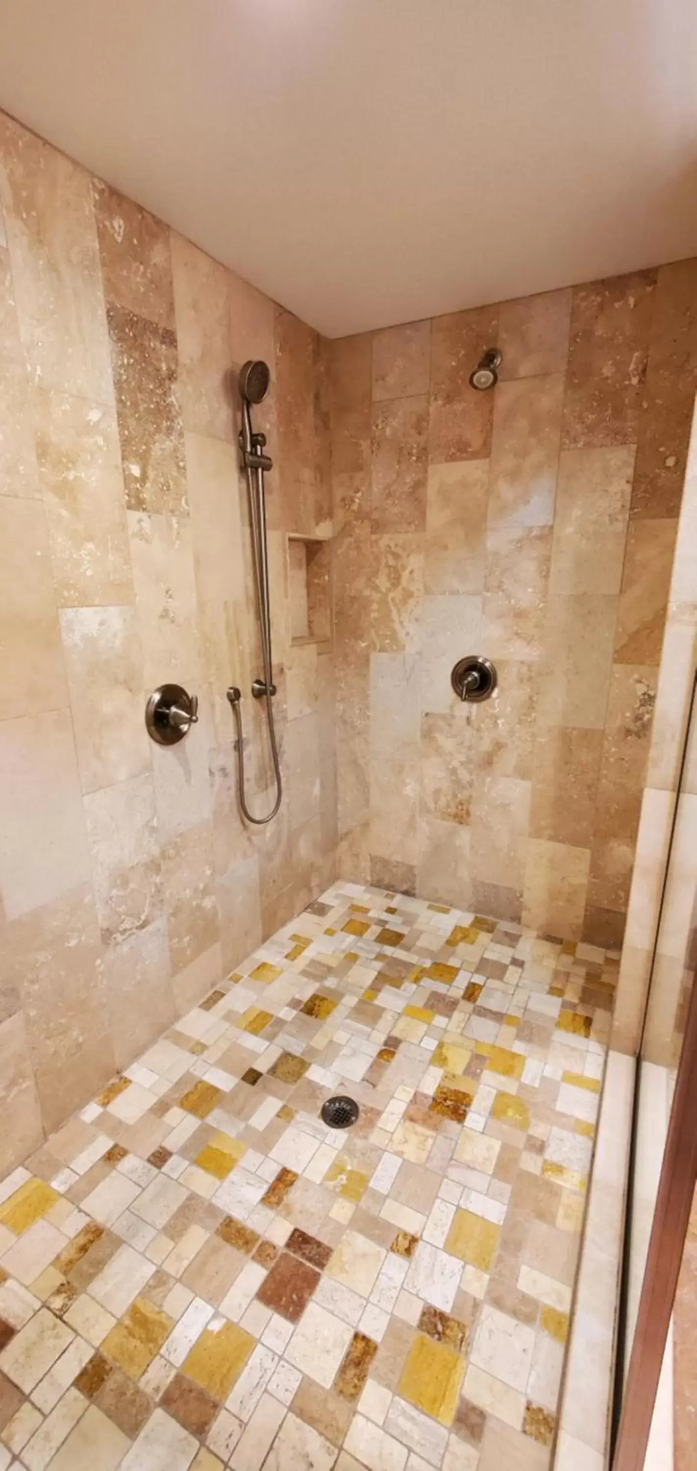 Shower, Bathroom in Best Western Plus Northwoods Inn