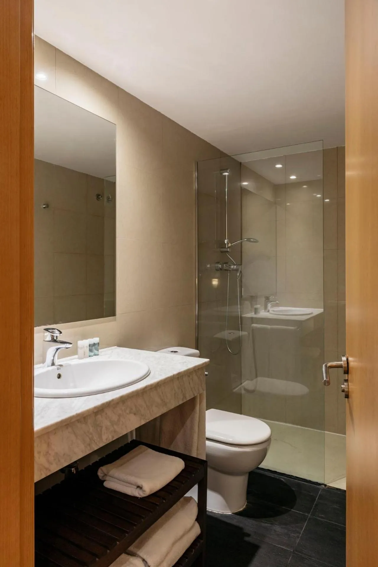 Bathroom in Barcelona Apartment Villarroel