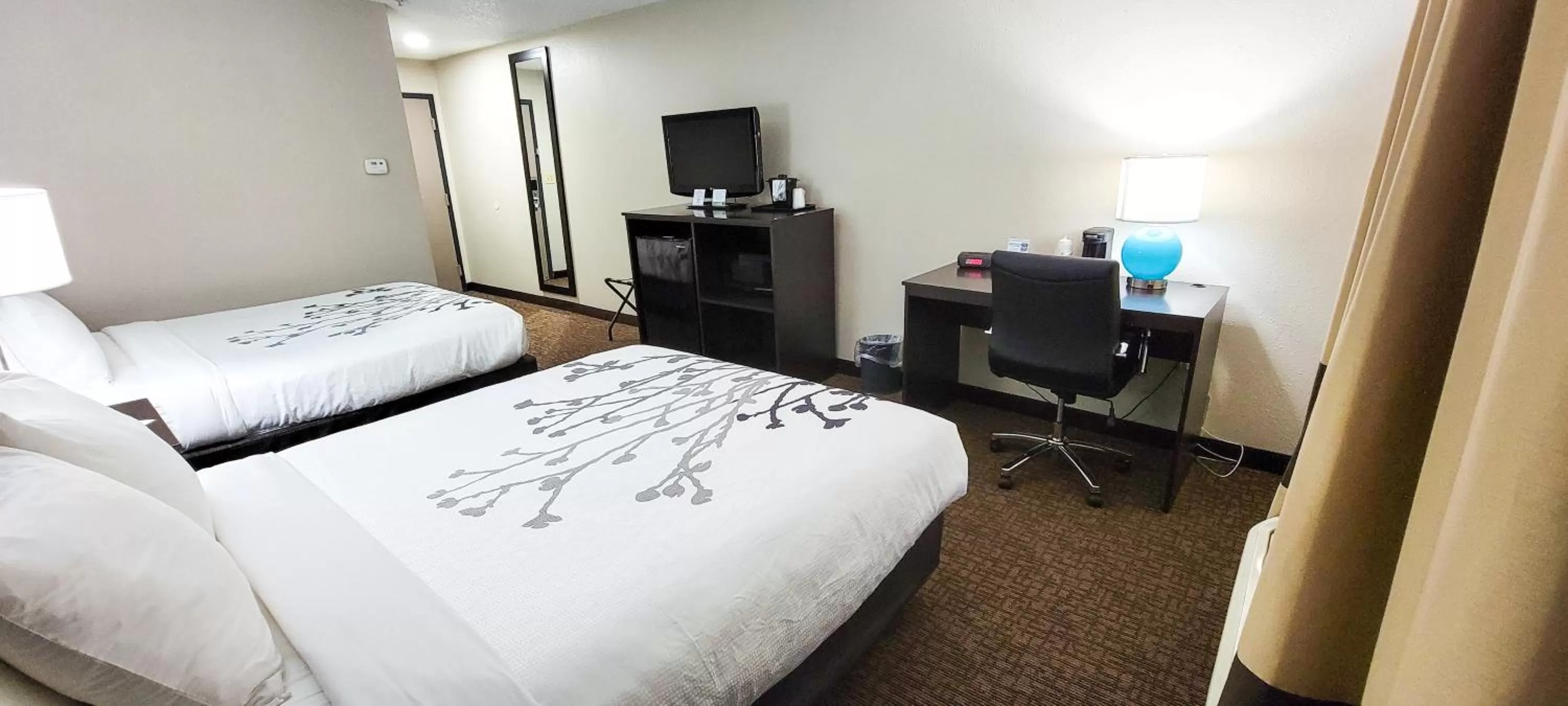 Bedroom, Bed in Sleep Inn & Suites