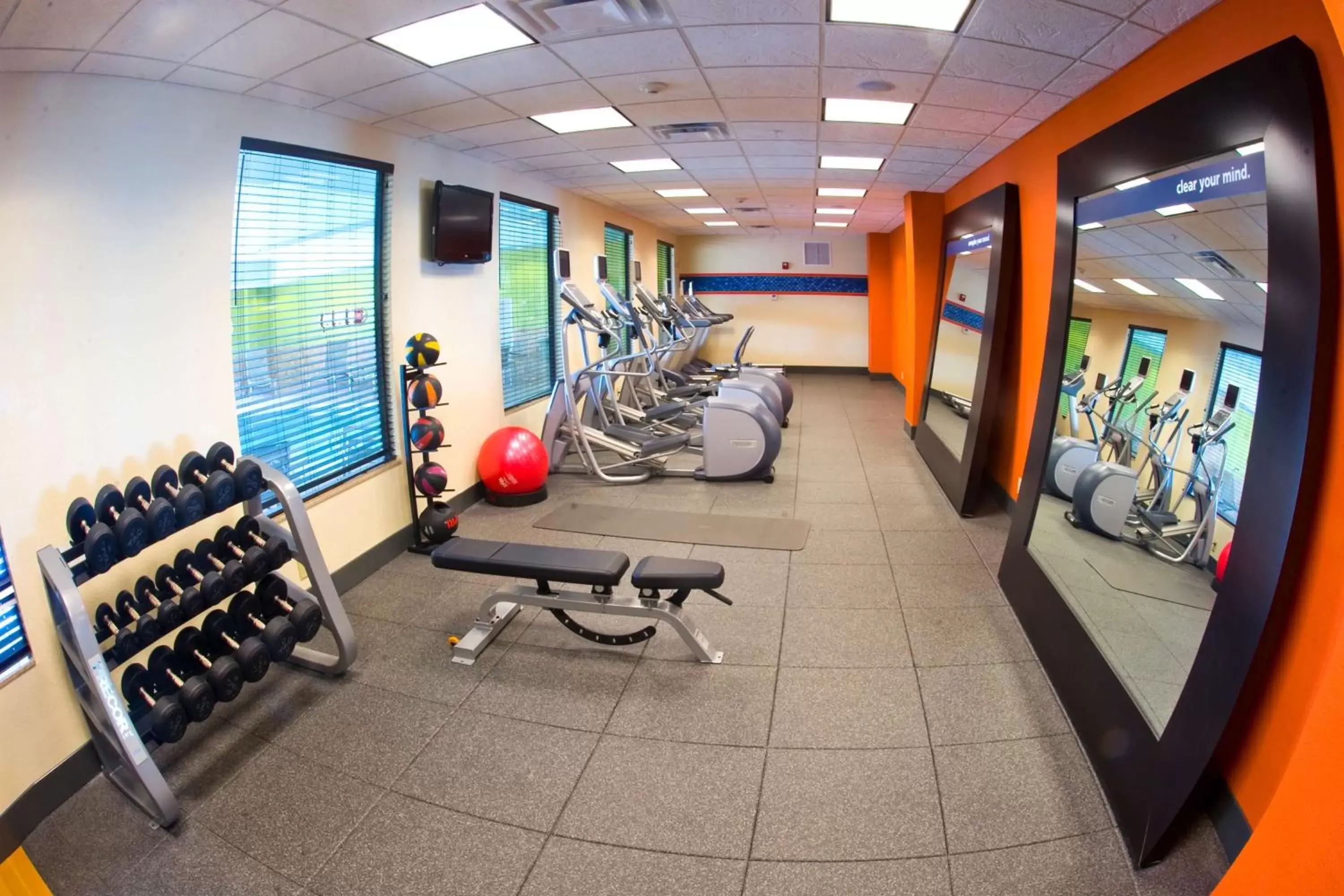 Fitness centre/facilities, Fitness Center/Facilities in Hampton Inn Evansville Airport